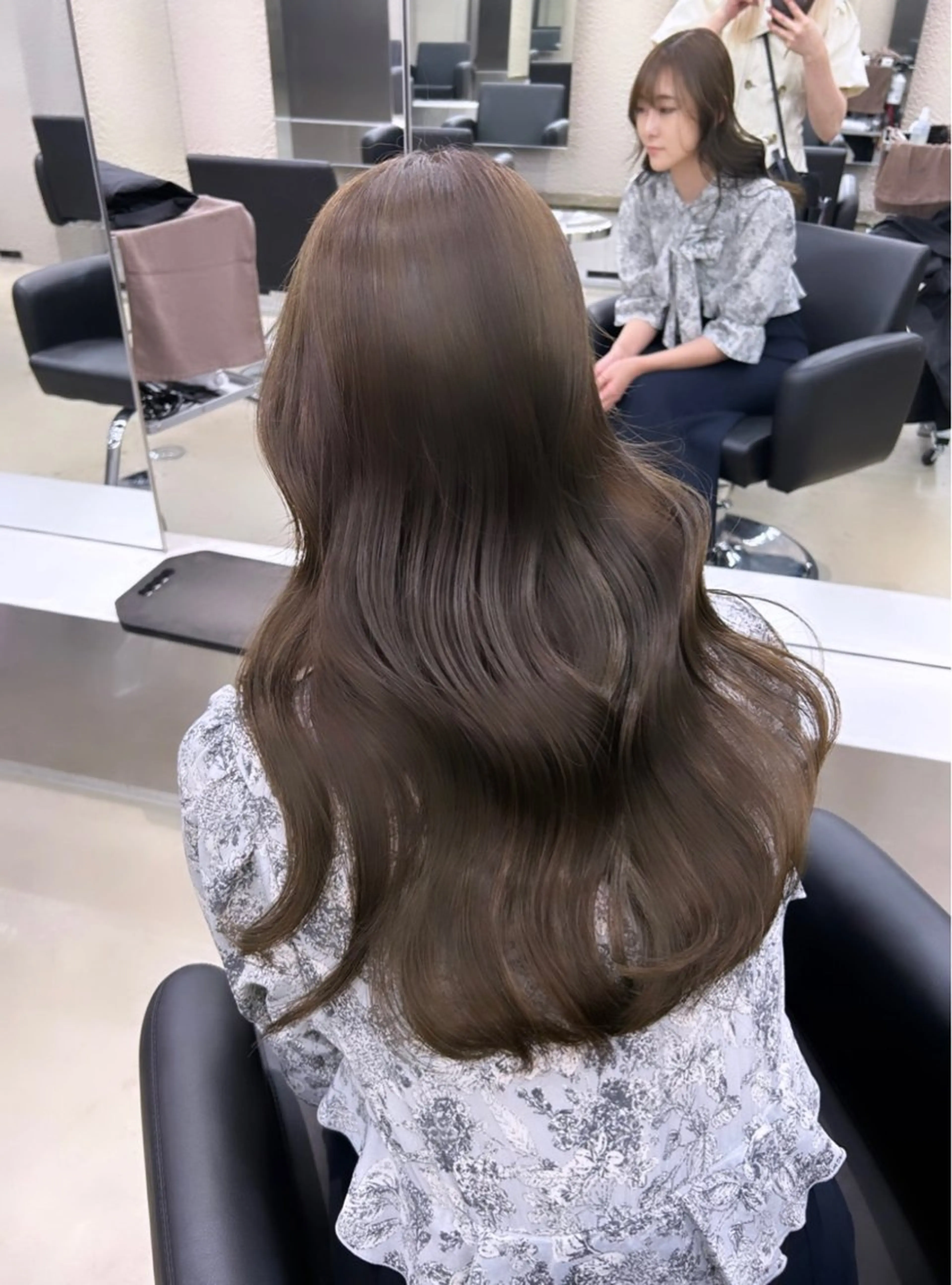 ロング カラー 透明感カラー 韓国風ヘア ヘアカラー トリートメント 名古屋栄♡PELE 上品な透明感ベージュのヘアスタイル