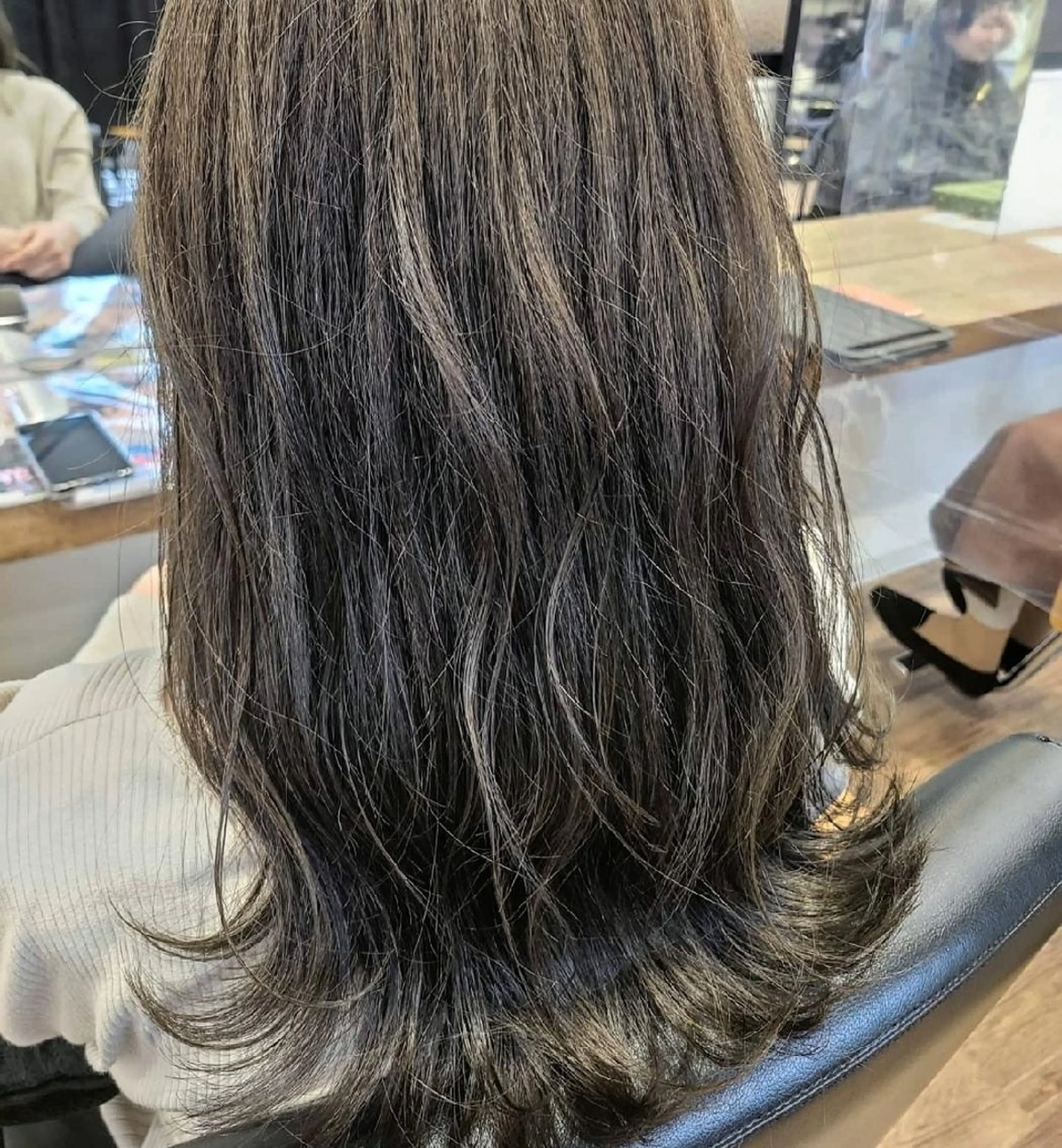 ロング アッシュ 関口 友菜のヘアスタイル