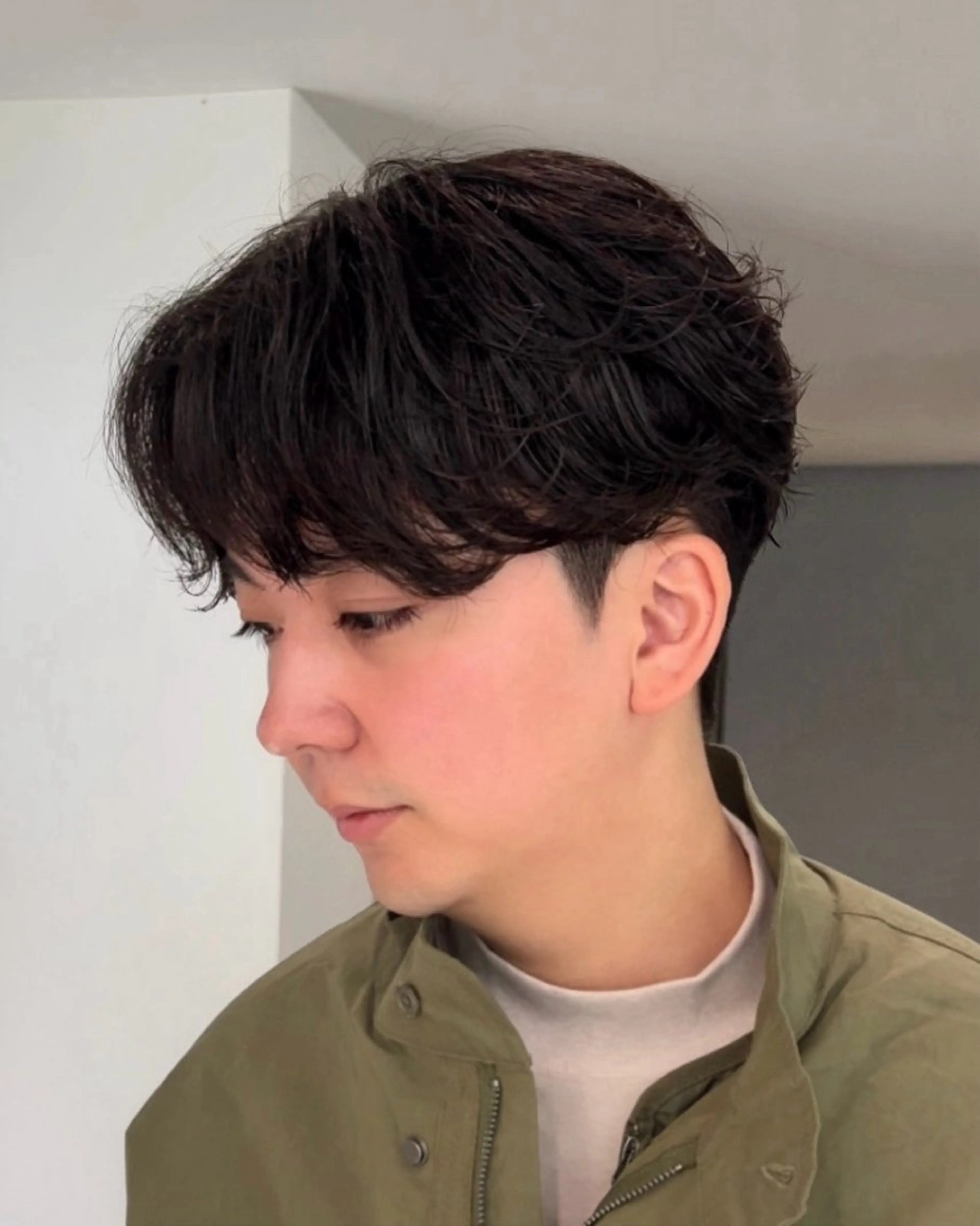 パーマ メンズ センターパート メンズパーマ ニュアンスパーマ カット パーマ トリートメント Qin shaire salon 原宿verno店所属・【センターパート】 ETO／江藤翼の眉毛・アイブロウイメージ