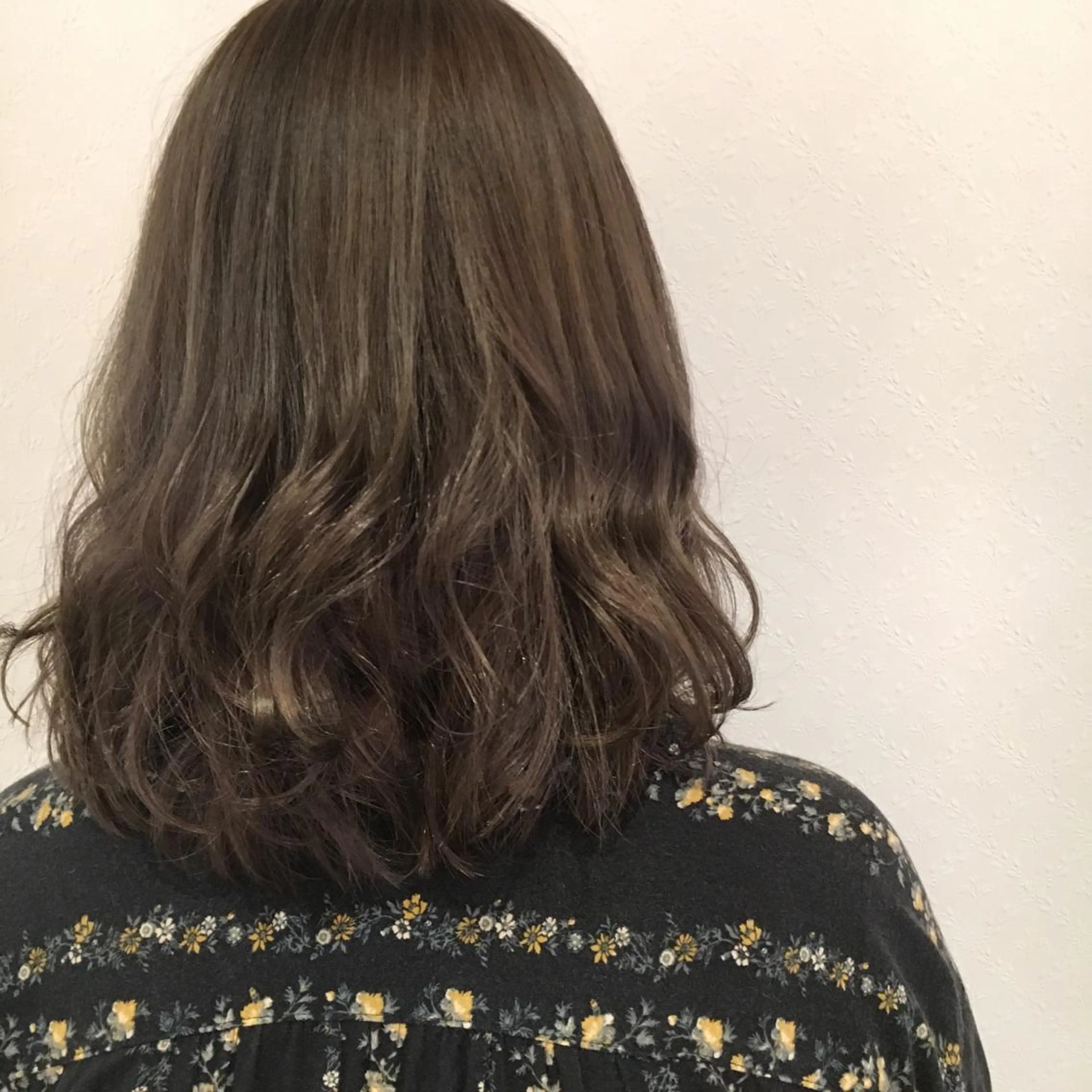 セミロング カラー 宮内 真乃のヘアスタイル