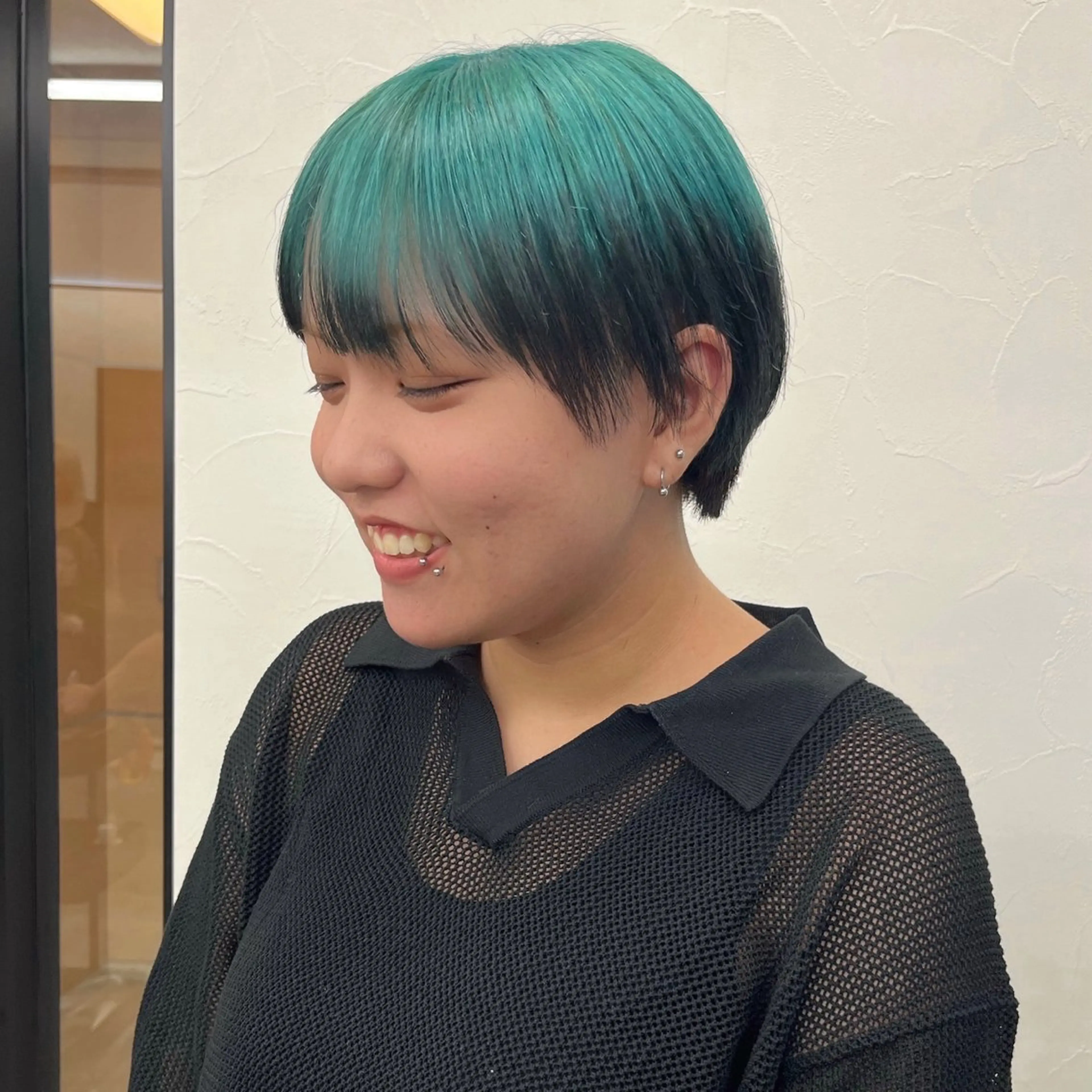 ショート カラー ブリーチ デザインカラー ブリーチなしカラー ボブ レイヤーカット カット ヘアカラー トリートメント 朝がちょっと楽しくな るshort･bobのヘアスタイル