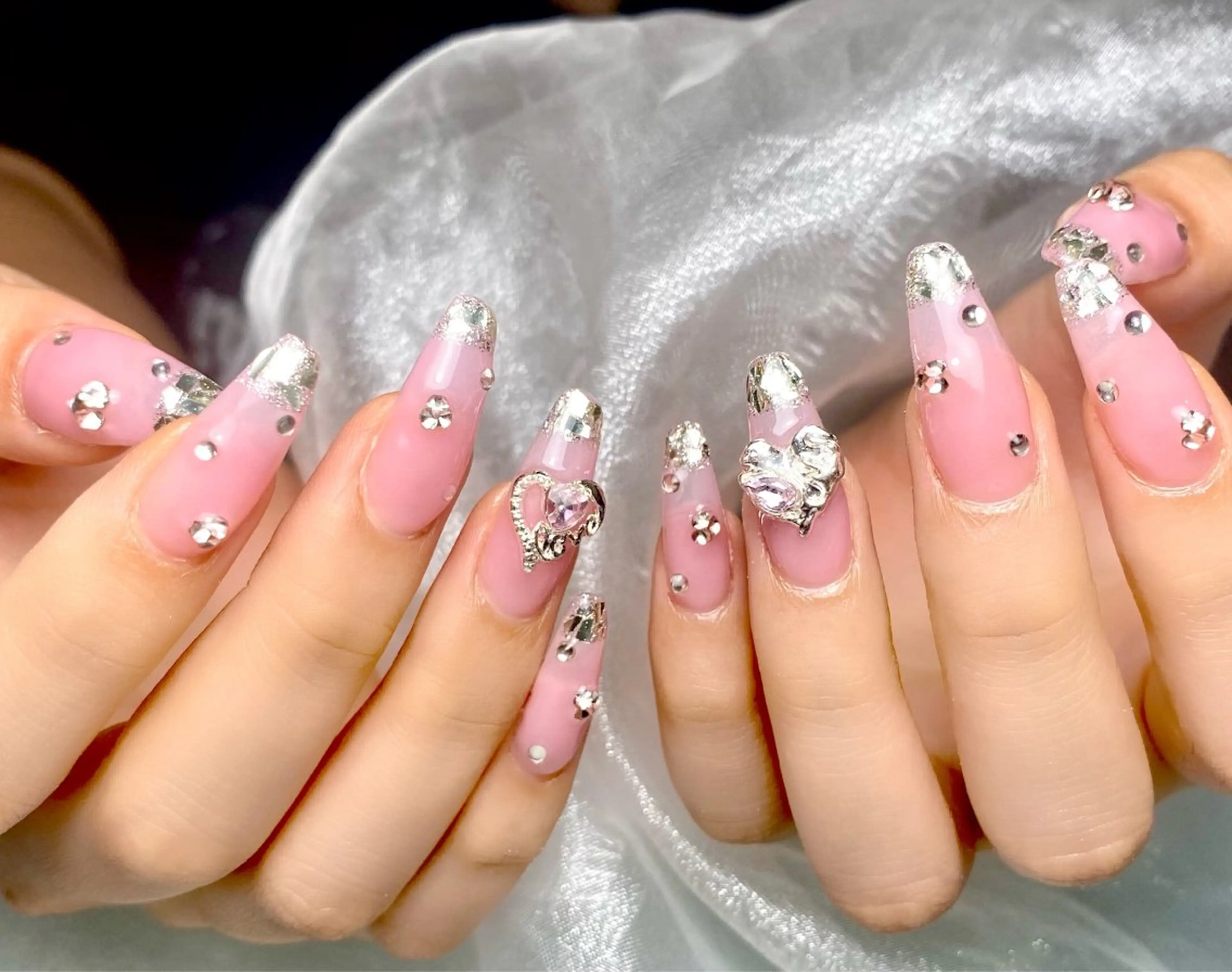 ネイル フレンチネイル ガラスフレンチ ネイルチップ ハンドネイル ハンドケア Hi Beauty 渋谷(ネイル、ハイパーナイフ6、脂肪れいきゃく、マッサージ＆エステサロン)所属・Hi beauty 渋谷のネイルデザイン