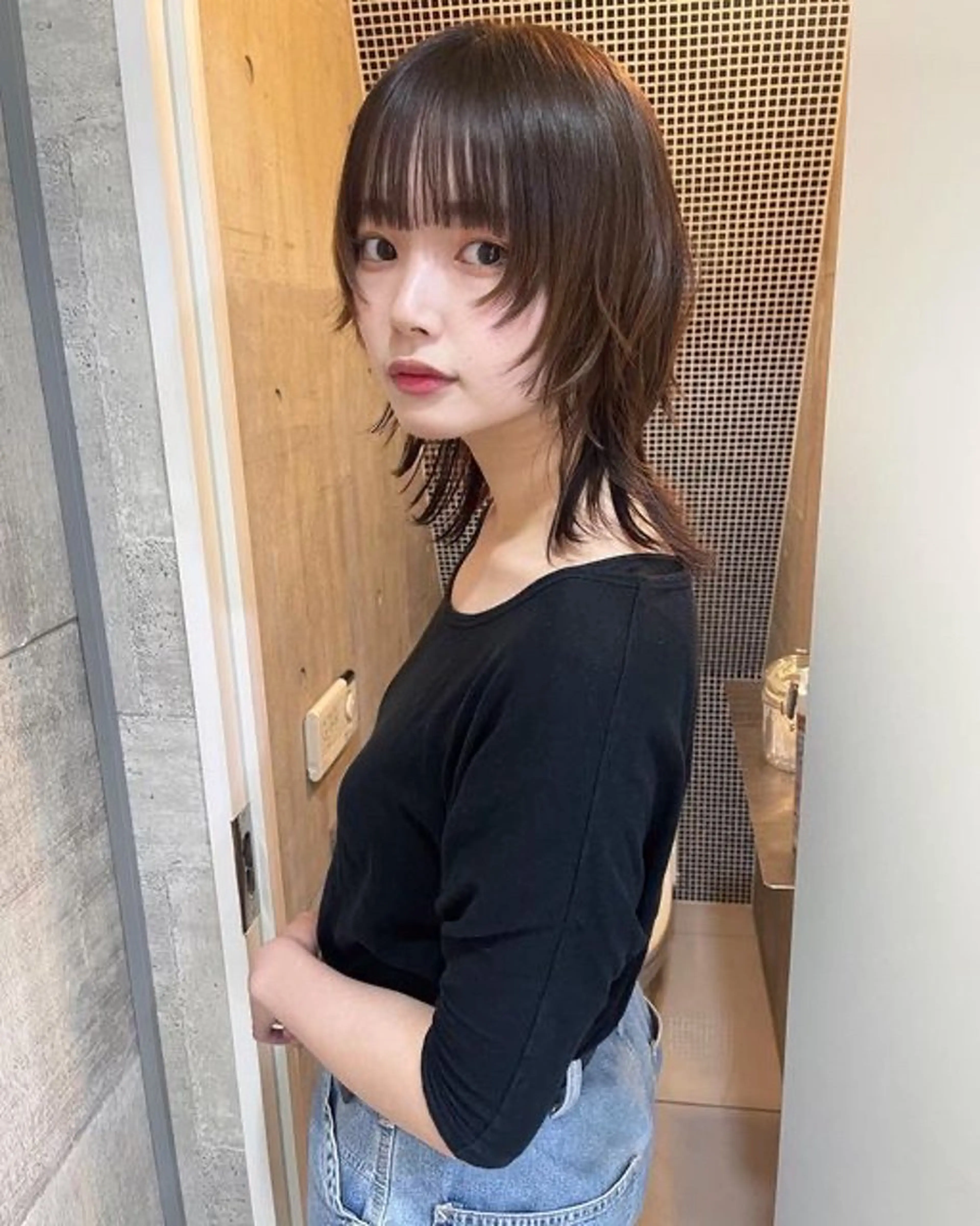 ミディアム カラー ウルフカット RIN／韓国ヘア レイヤーカットのヘアスタイル