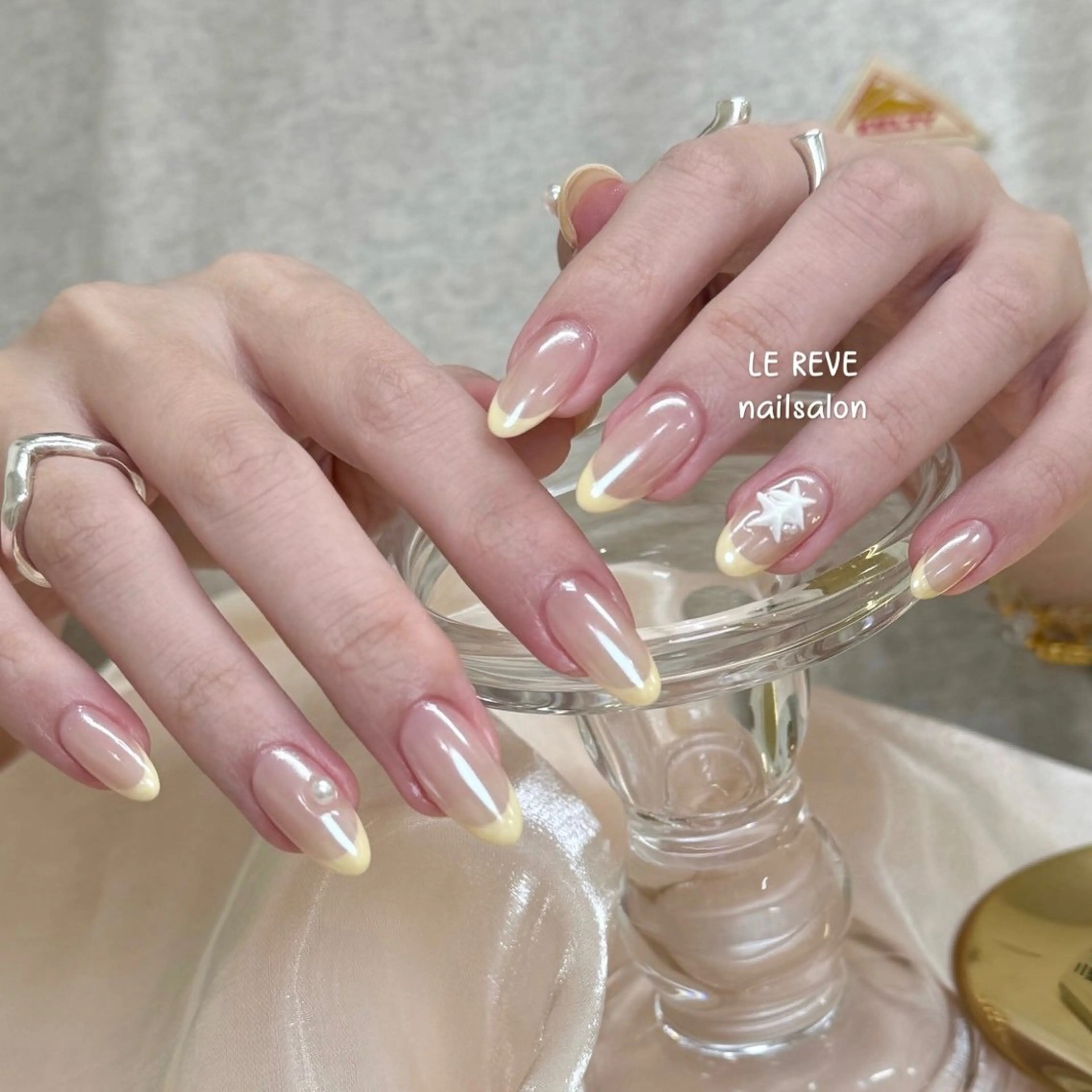 ネイル 韓国ネイル ニュアンスネイル シンプルネイル 夏ネイル ワンホンネイル ハンドネイル LE REVE nailsalonのネイルデザイン