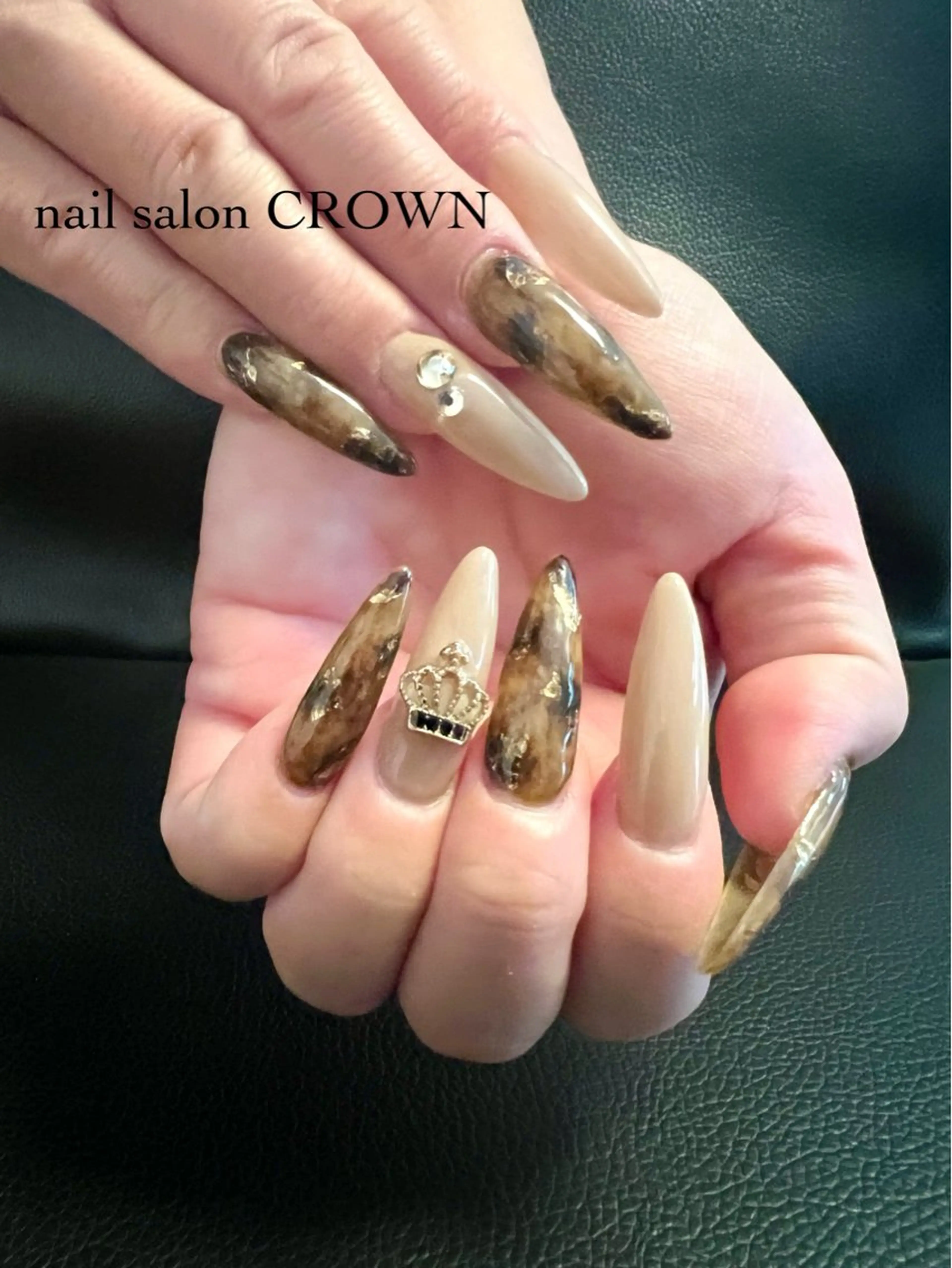 ネイル べっ甲ネイル nail salon CROWNのネイルデザイン