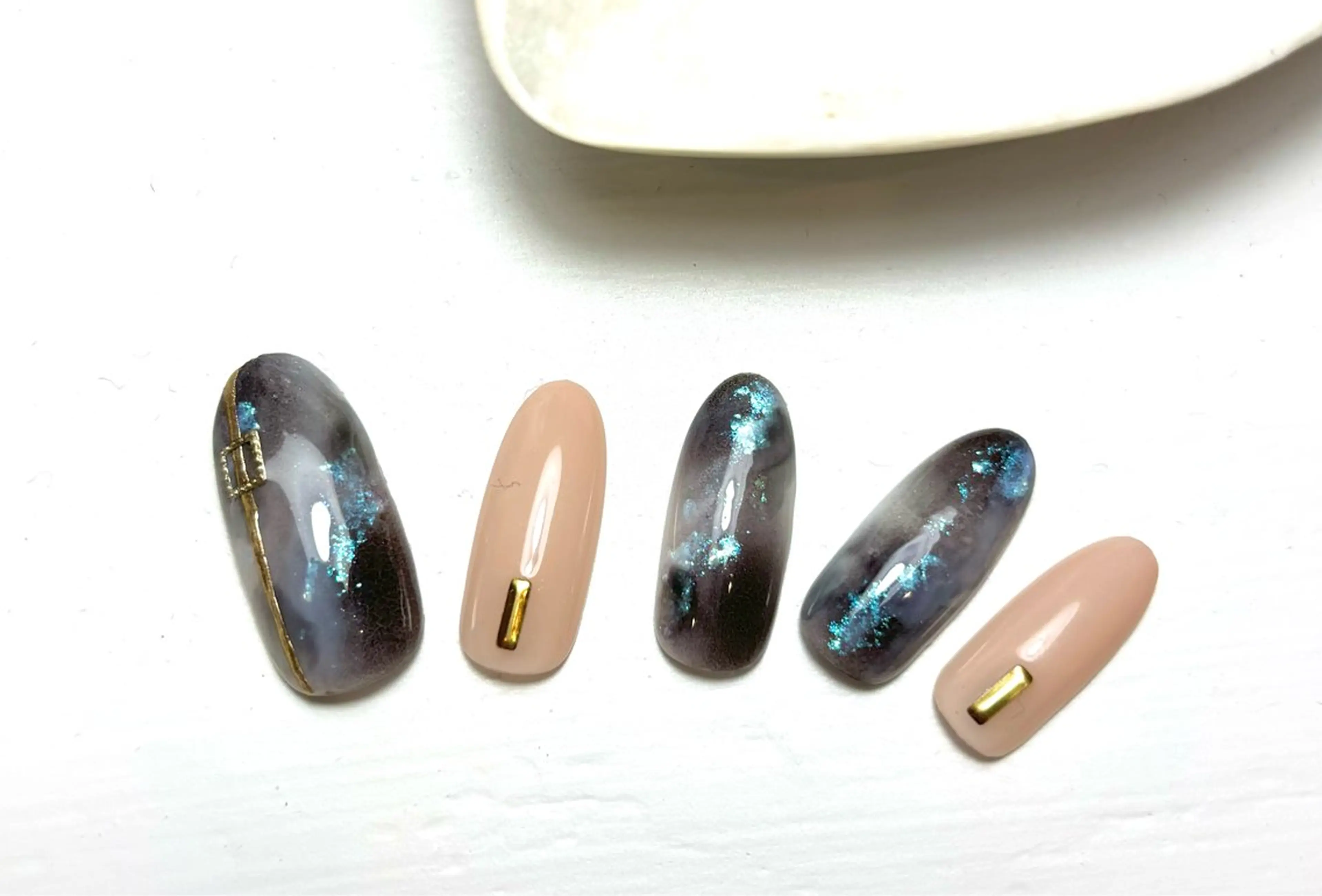 ネイル べっ甲ネイル ホワイト SUI nail所属・SUI nailのネイルデザイン