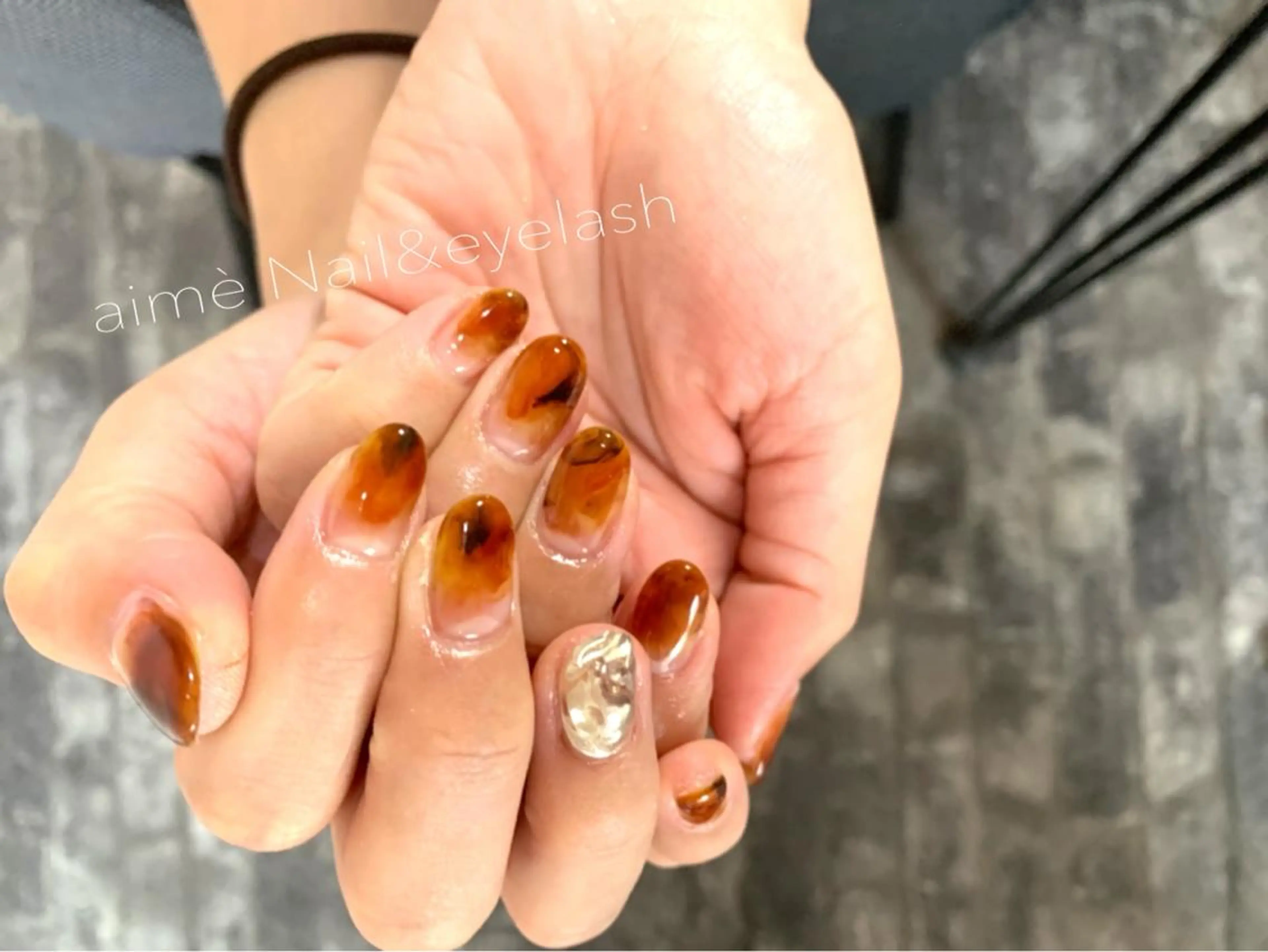 ネイル べっ甲ネイル ニュアンスネイル aime 中崎町のネイルデザイン