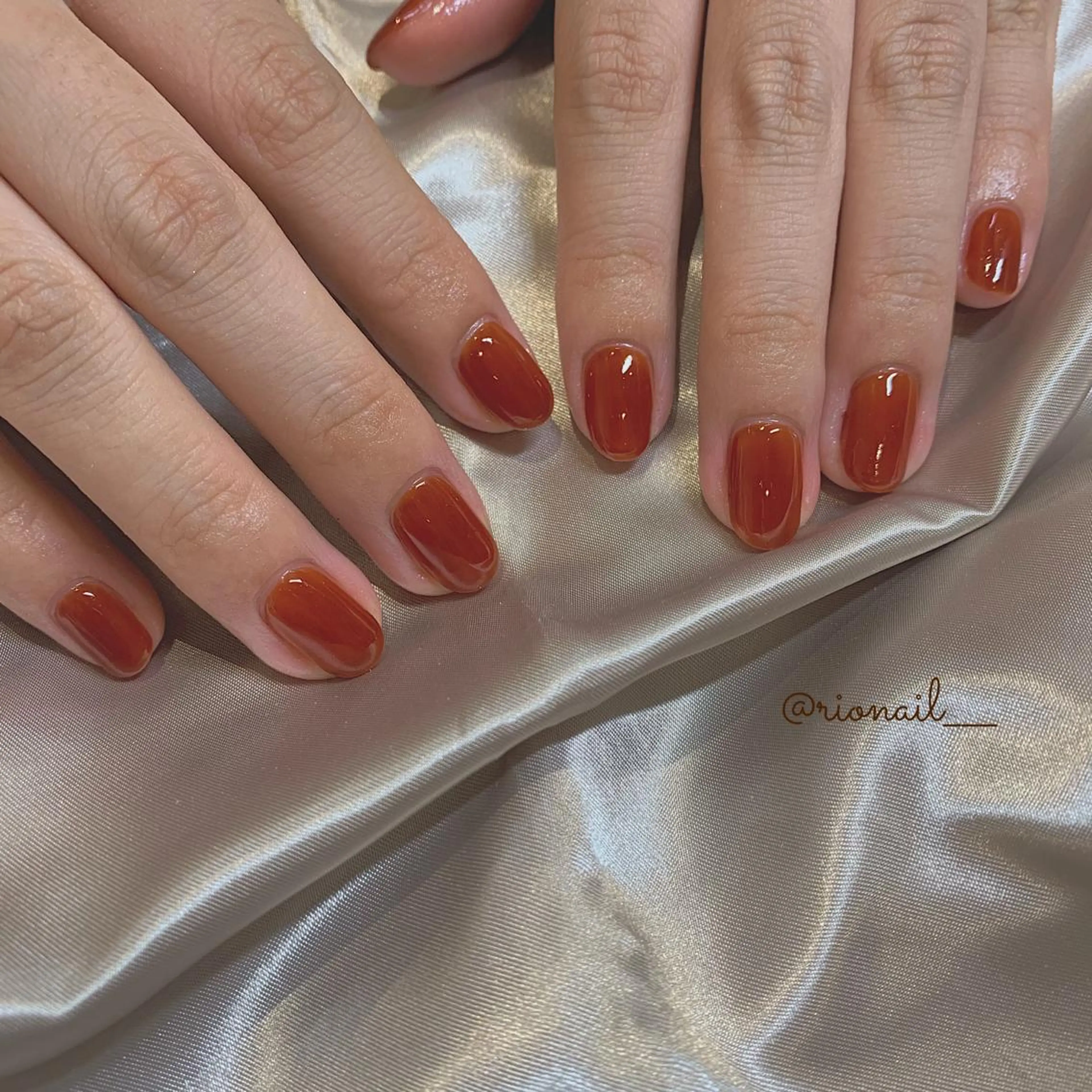 ネイル ハンドネイル 𝘙𝘪𝘰𝘯𝘢 ...🕯🤍のネイルデザイン