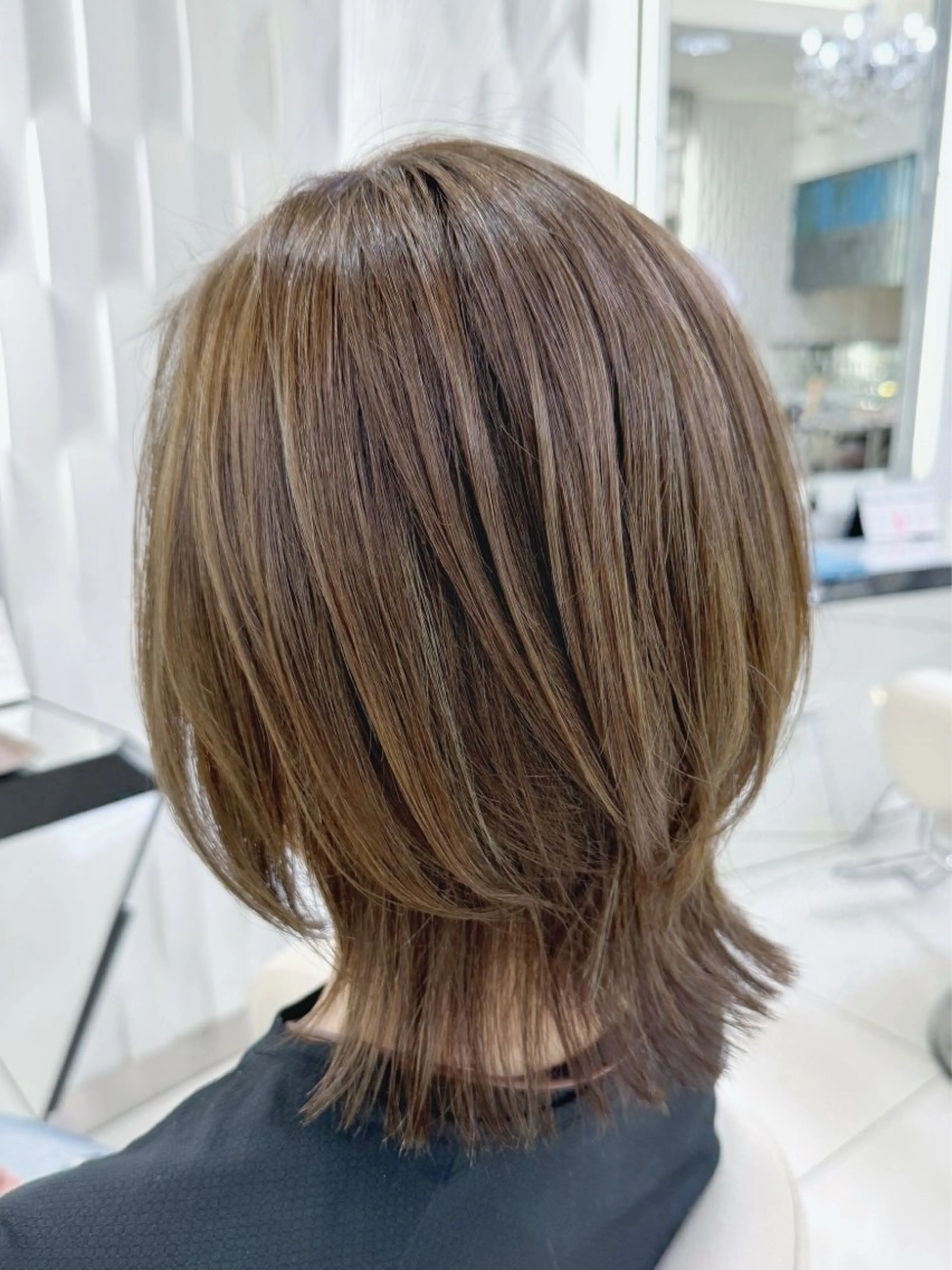ミディアム 顔周りカット ハッシュカット レイヤーカット 外ハネヘア 山口 篤志のヘアスタイル