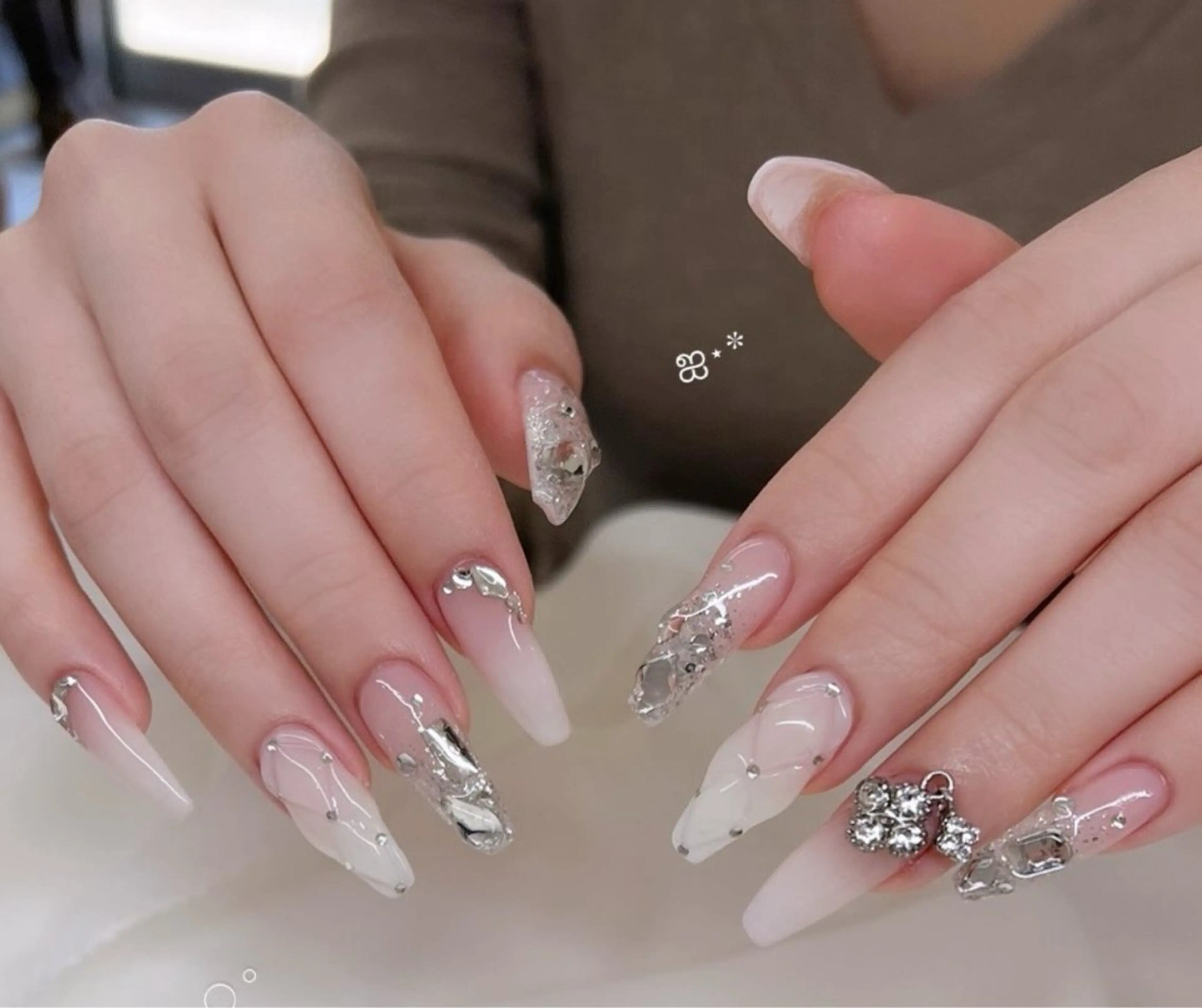 ネイル フレンチネイル キラキラネイル マグネットネイル ミラーネイル ニュアンスネイル Lyn TA Nailのネイルデザイン