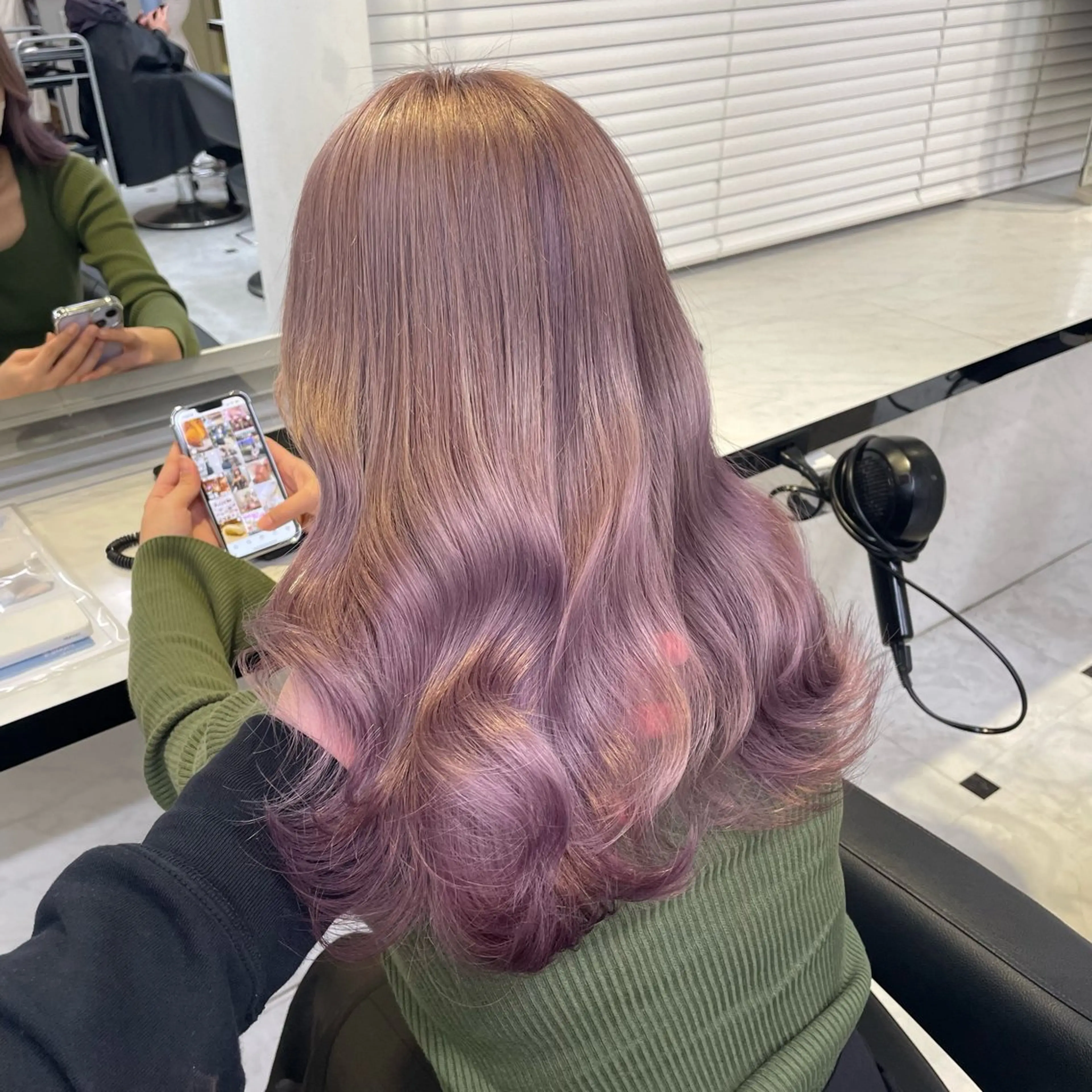 ロング カラー ヘアアレンジ ダブルカラー ラベンダーカラー ピンクカラー ヘアカラー ブリーチカラー🩰 ガーリー🩰とらのヘアスタイル