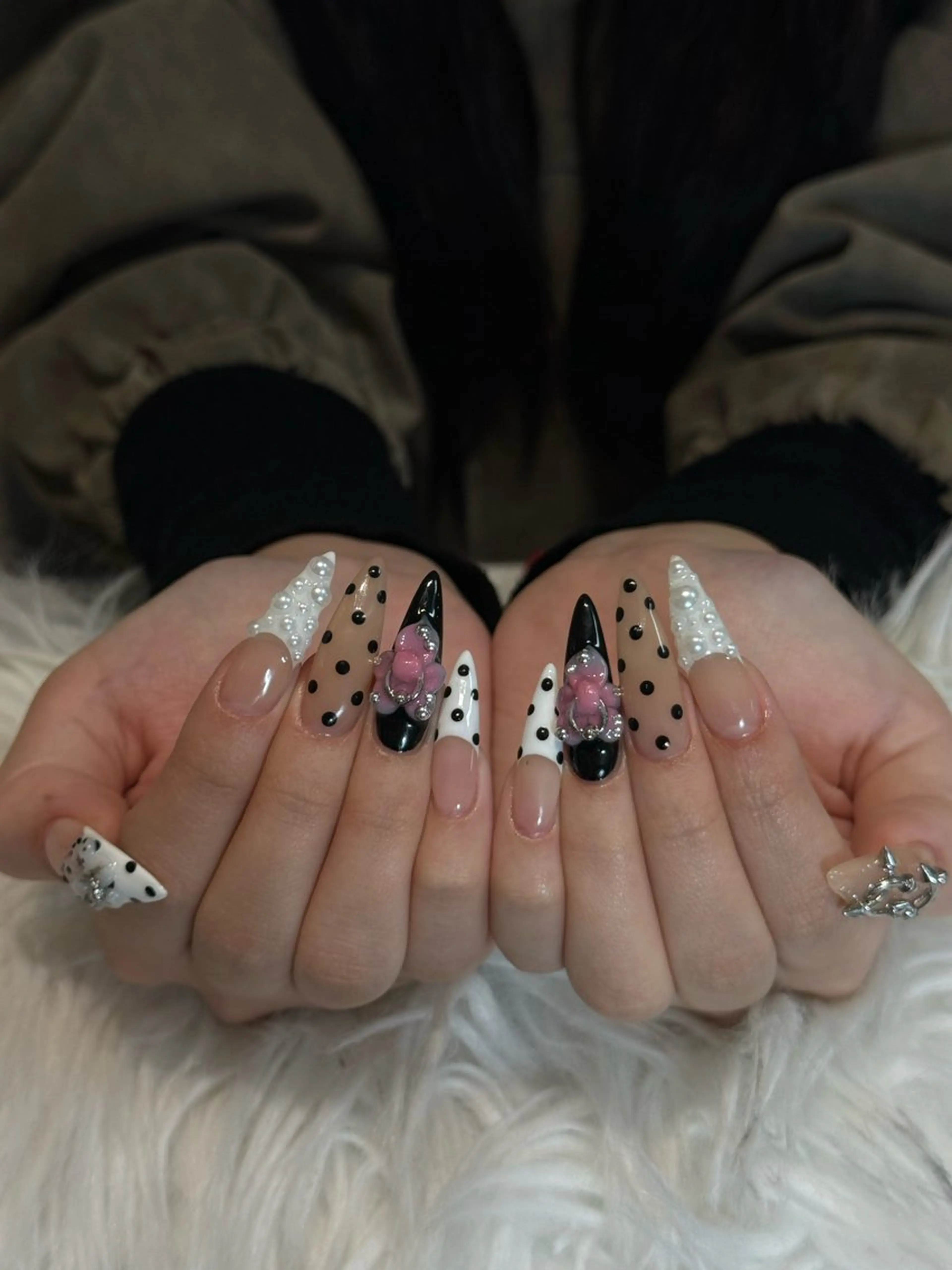 ネイル ボルドー ブラウン チークネイル ドット フットネイル ハンドネイル Julli NailStudioのネイルデザイン