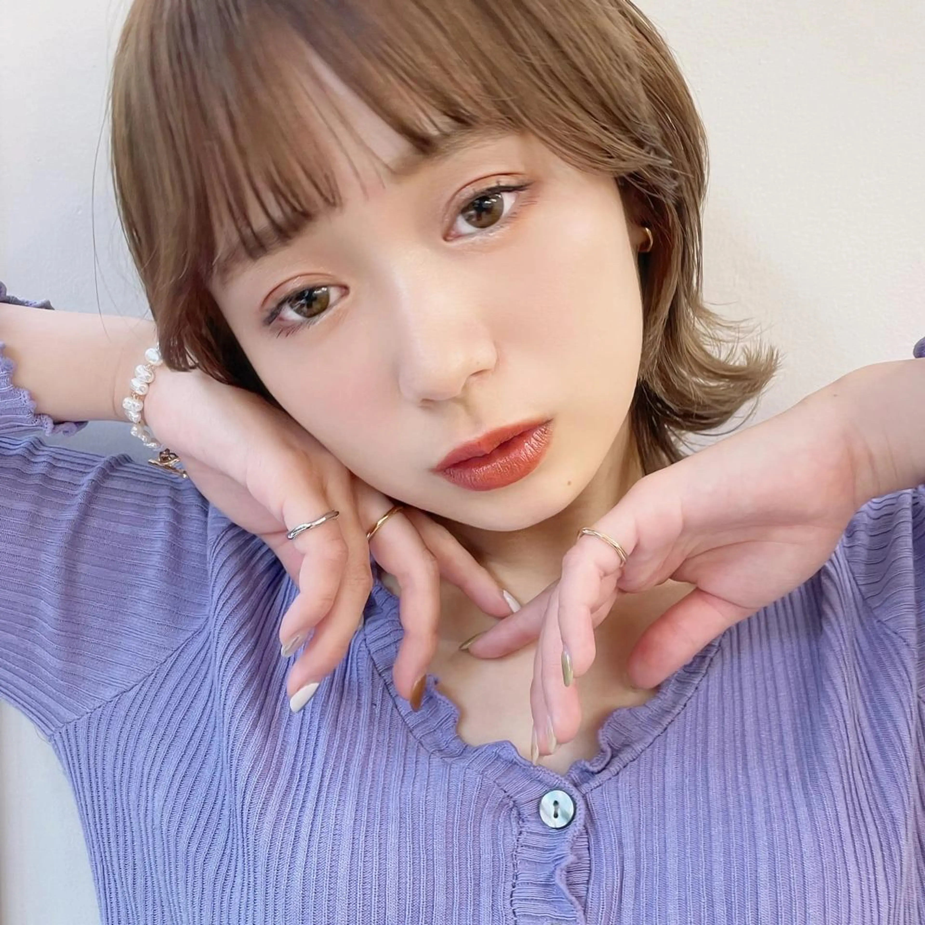 ミディアム カラー ベージュカラー ヘアカラー トリートメント chama レイヤーカットのヘアスタイル