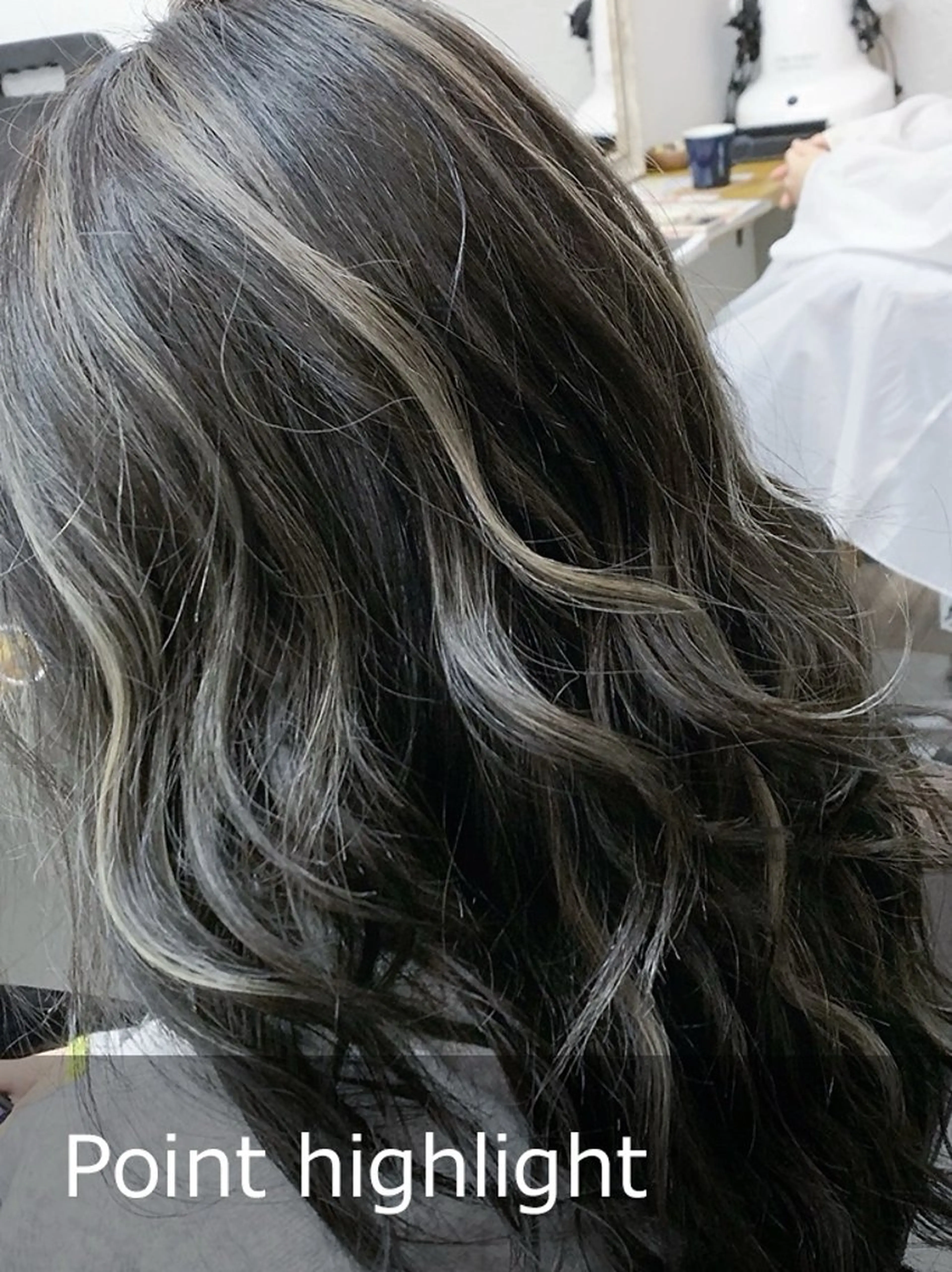 セミロング カット ヘアカラー anyhow academyのヘアスタイル