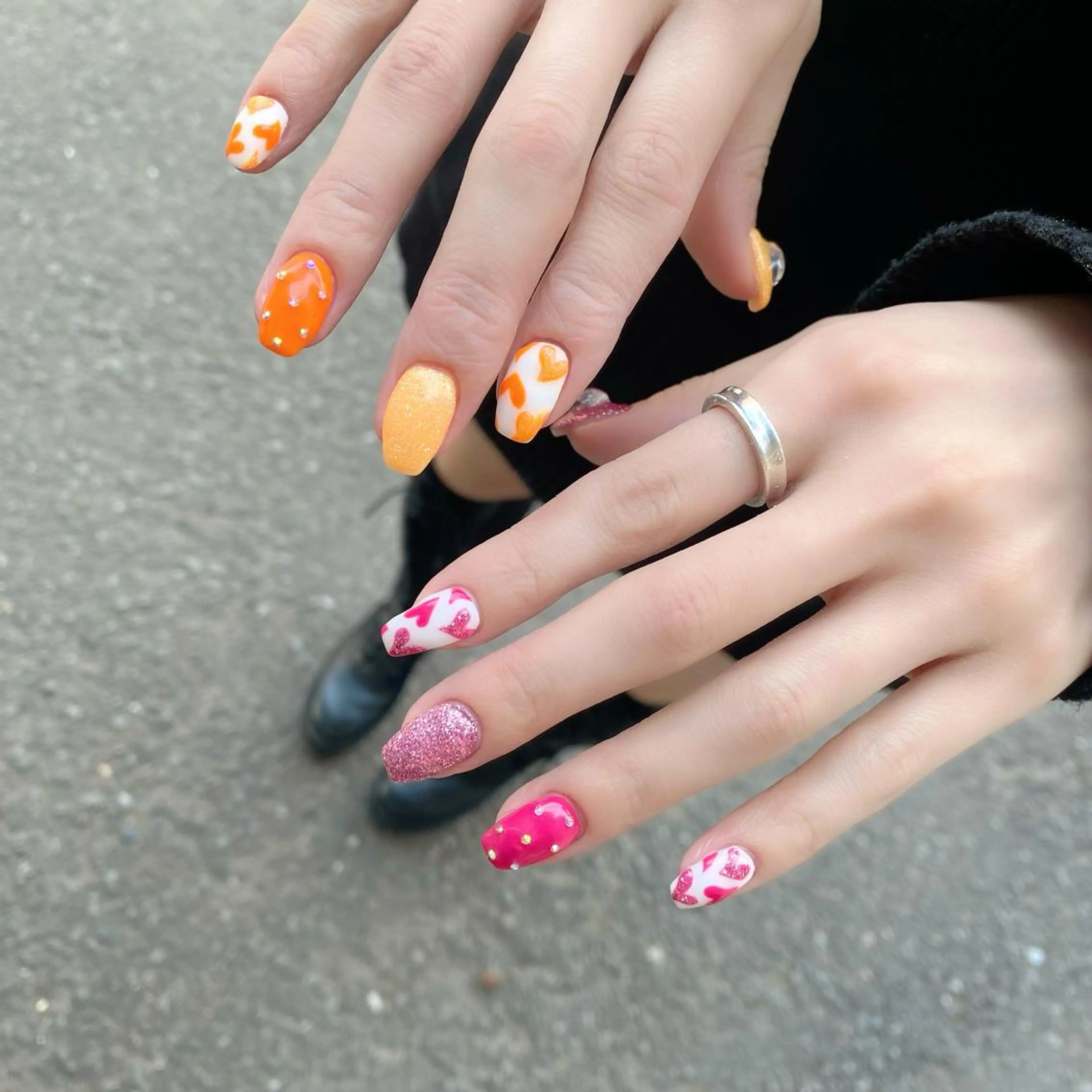 ネイル アートネイル ハート オレンジ ピンク 春ネイル Salon Ｋのネイルデザイン