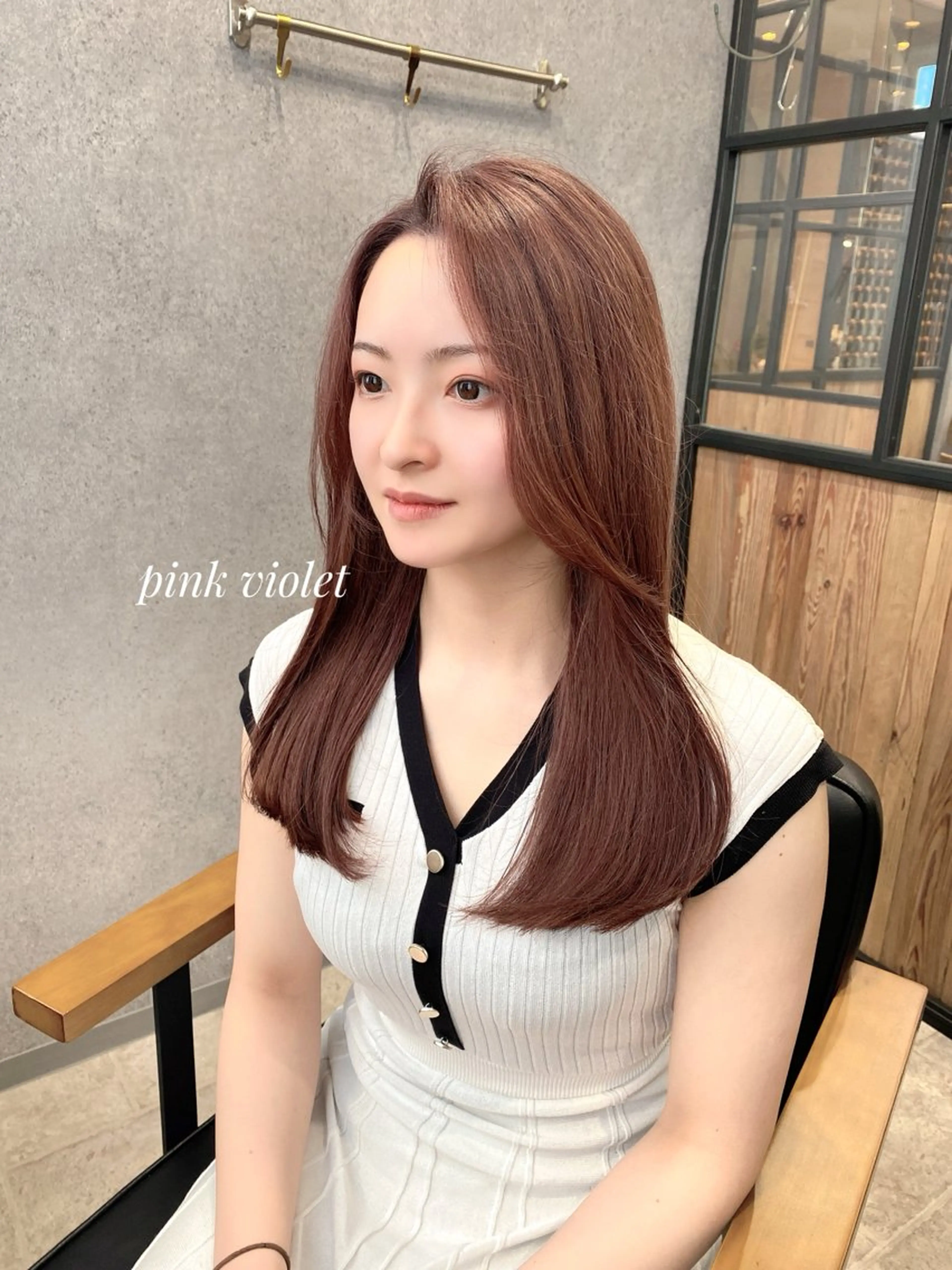 ロング カラー 透明感カラー イルミナカラー ロング clomus所属・YUKA艶髪 🌸寛ぎ部屋のヘアスタイル