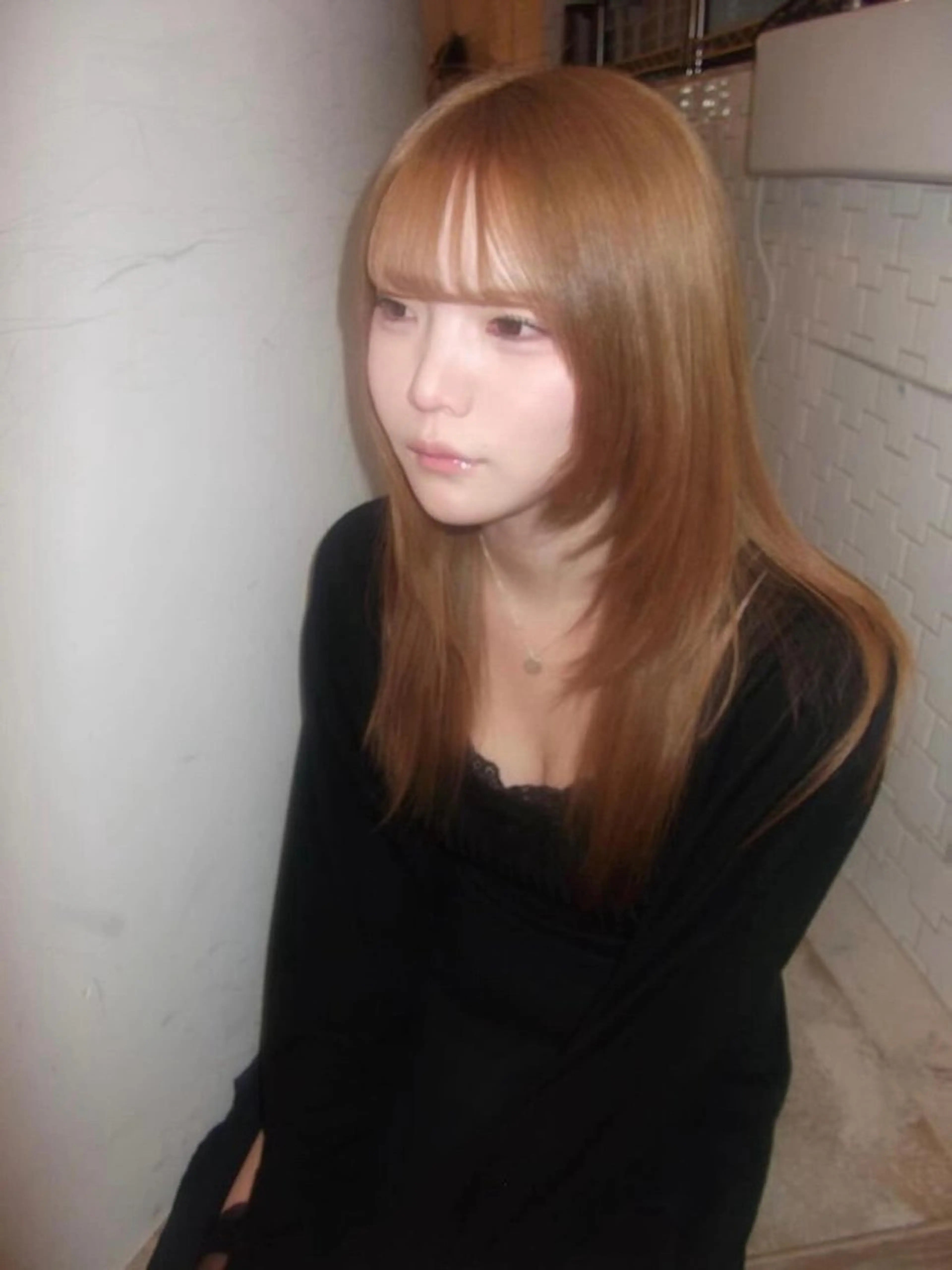 ロング カラー AIRA/ブリーチ /透明感カラーのヘアスタイル