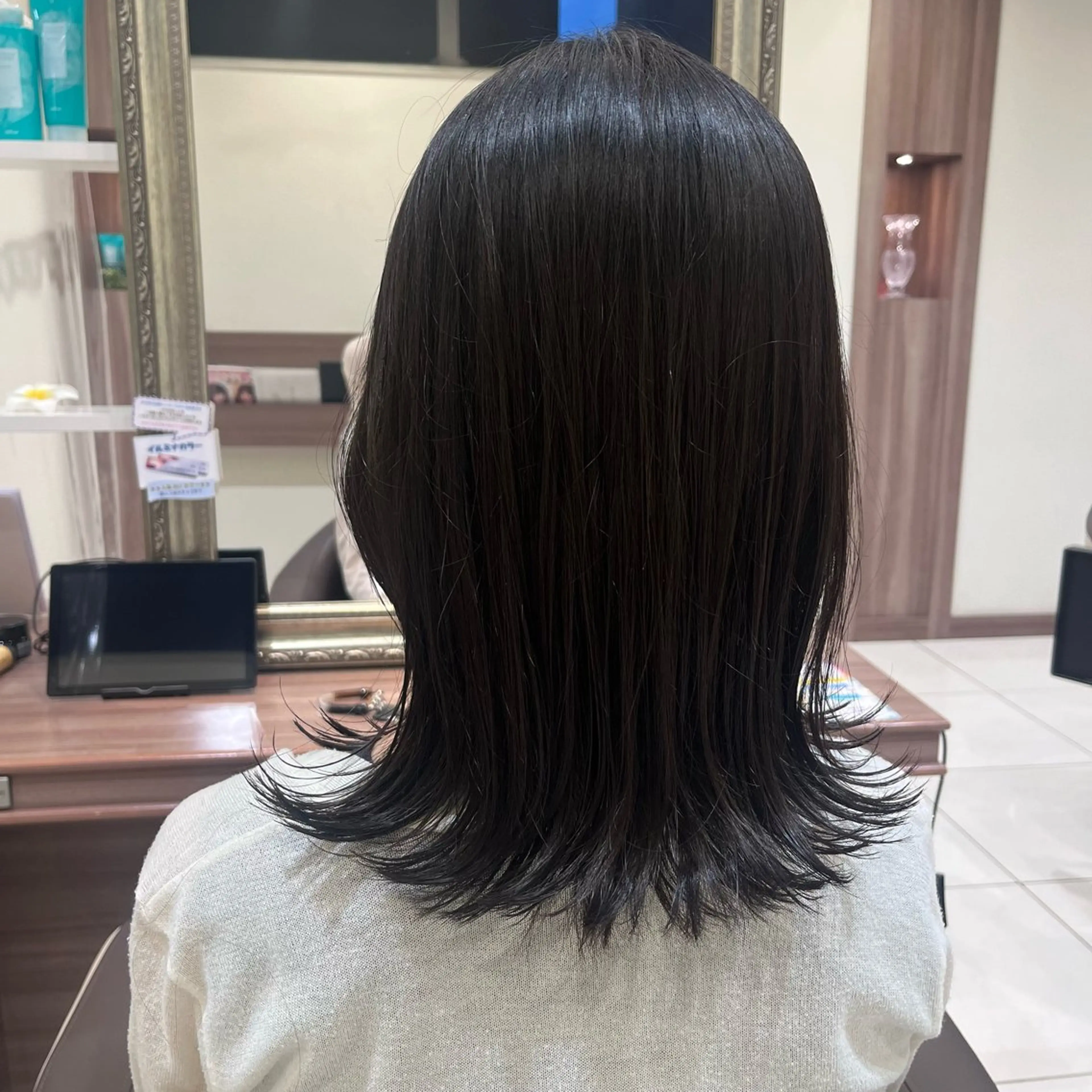 ミディアム カット ナチュラル暖色カラー 🤎 佐藤栞のヘアスタイル