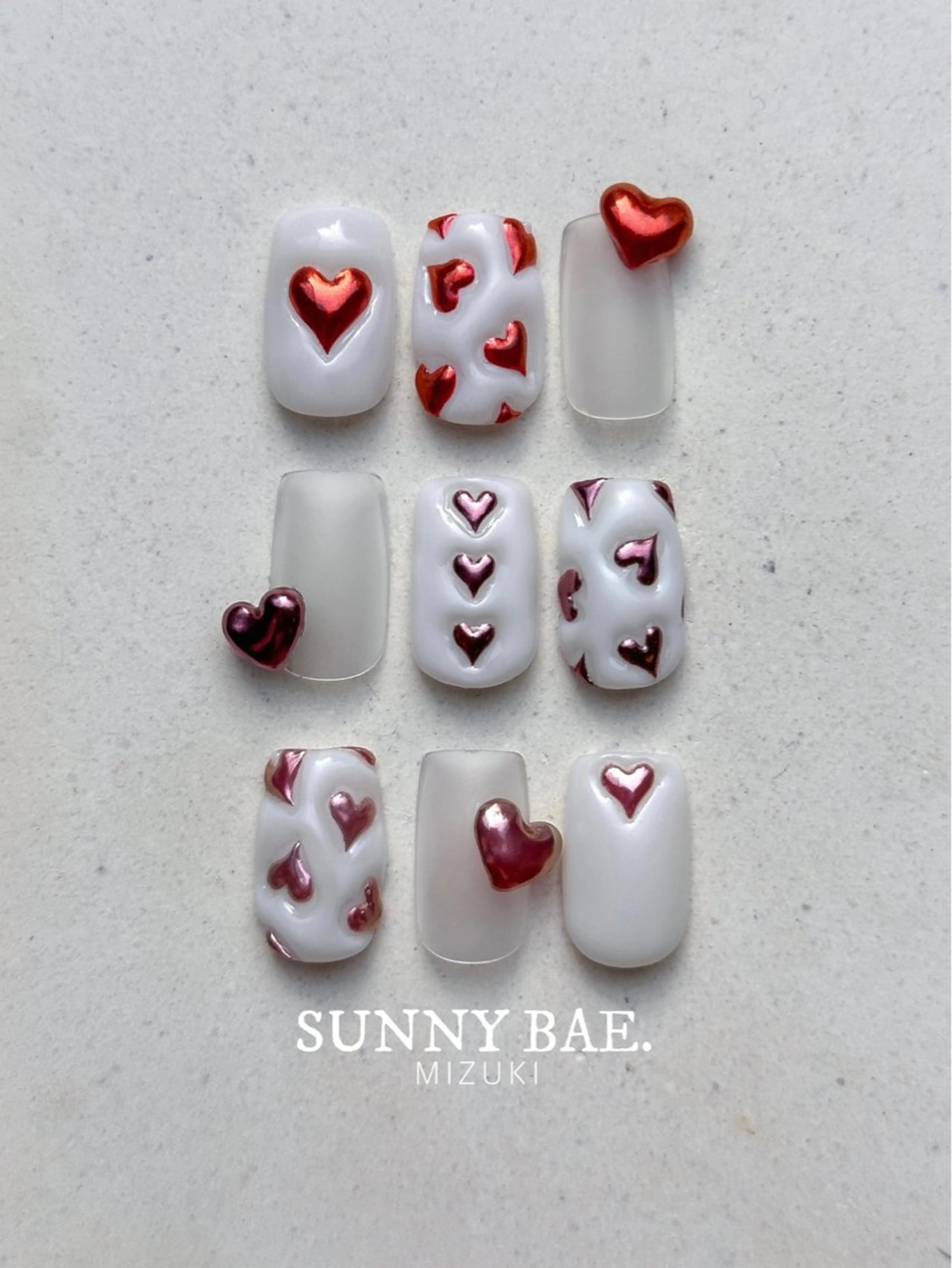 ネイル ハート ミラーネイル ぷっくりネイル 赤色 バレンタイン ハンドネイル SUNNY BAE. 🌼MIZUKIのネイルデザイン
