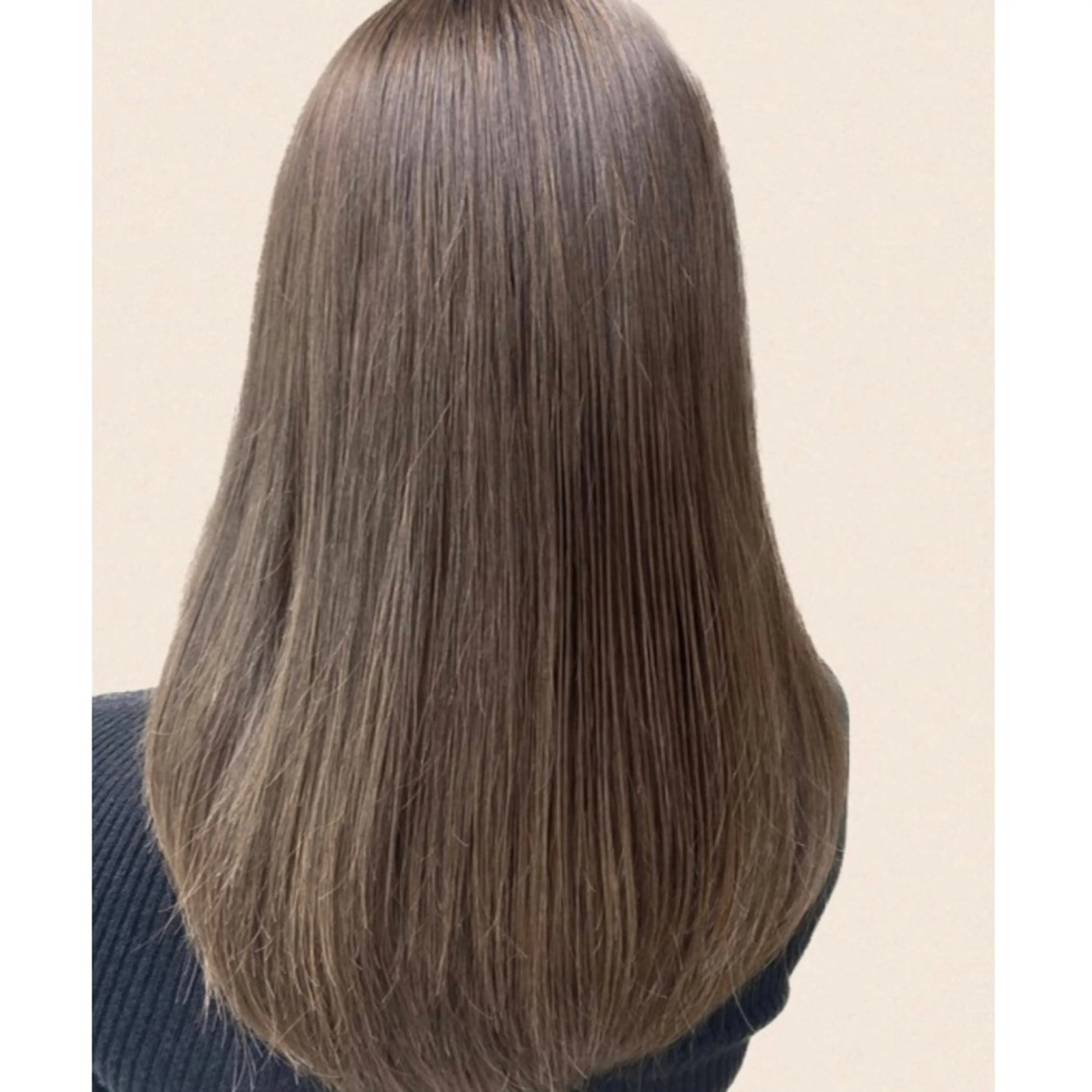 ロング ヘアアレンジ アッシュ アッシュグレー 小國 綾かのヘアスタイル