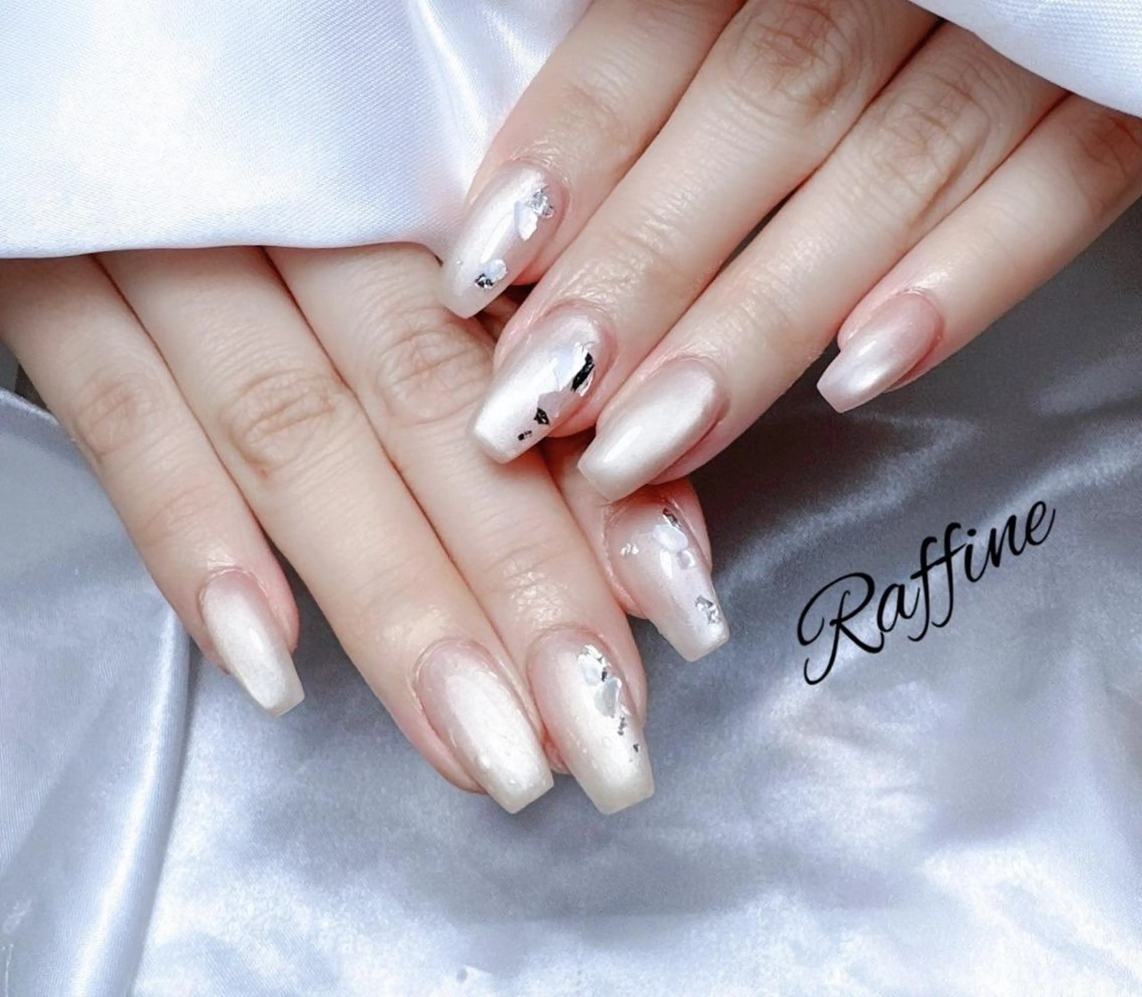ネイル ハンドネイル RAFFINE haru🦋🩵のネイルデザイン