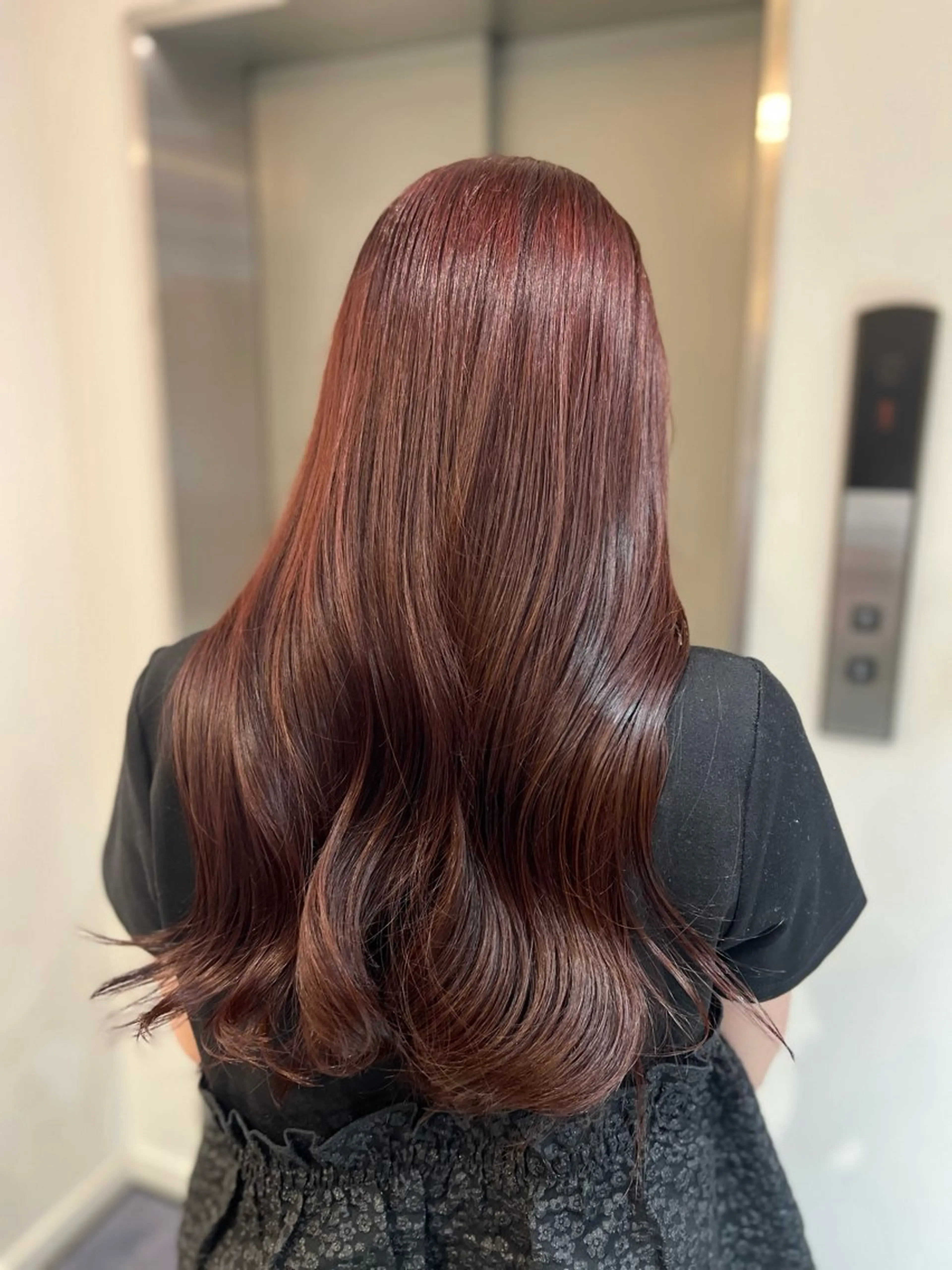 ロング カット ヘアカラー AVANCE.ens AKARIのヘアスタイル
