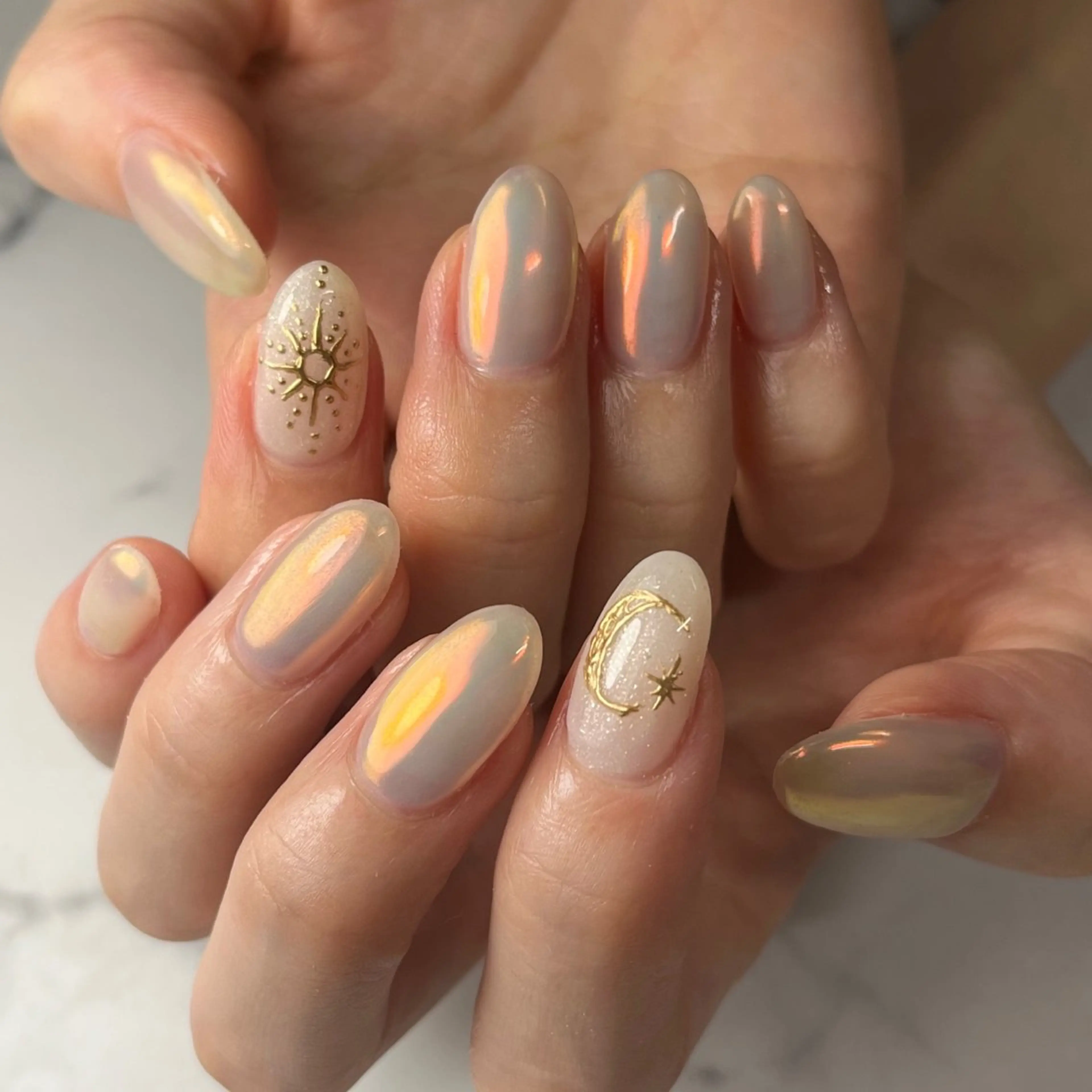 ネイル オーロラネイル ワンカラーネイル ホワイト ハンドネイル NAIL NOWのネイルデザイン
