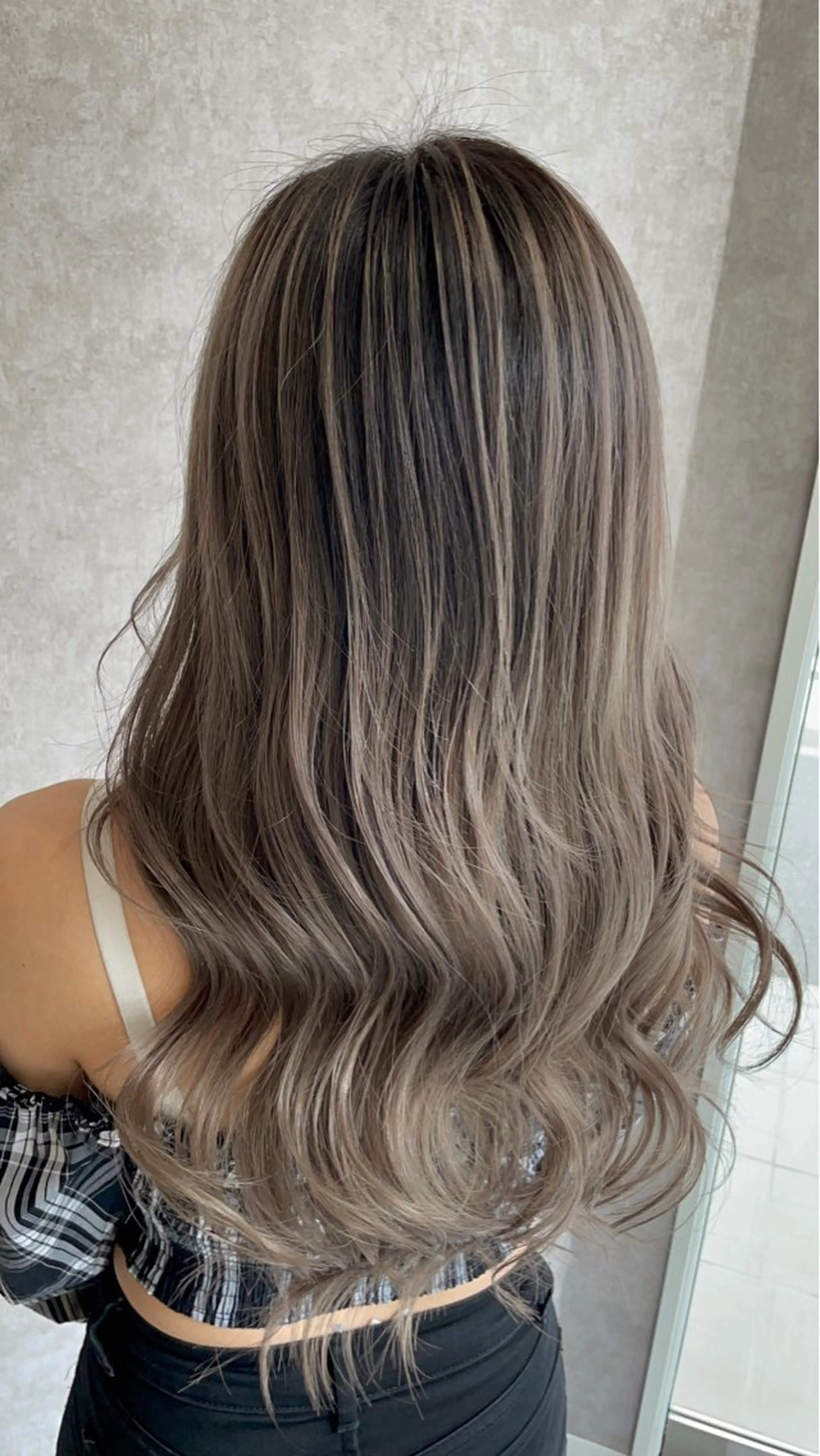 ロング カラー バレイヤージュ ブリーチ ケアブリーチ 透明感カラー レイヤーカット ヘアカラー Taku ／ケアハイトーンのヘアスタイル