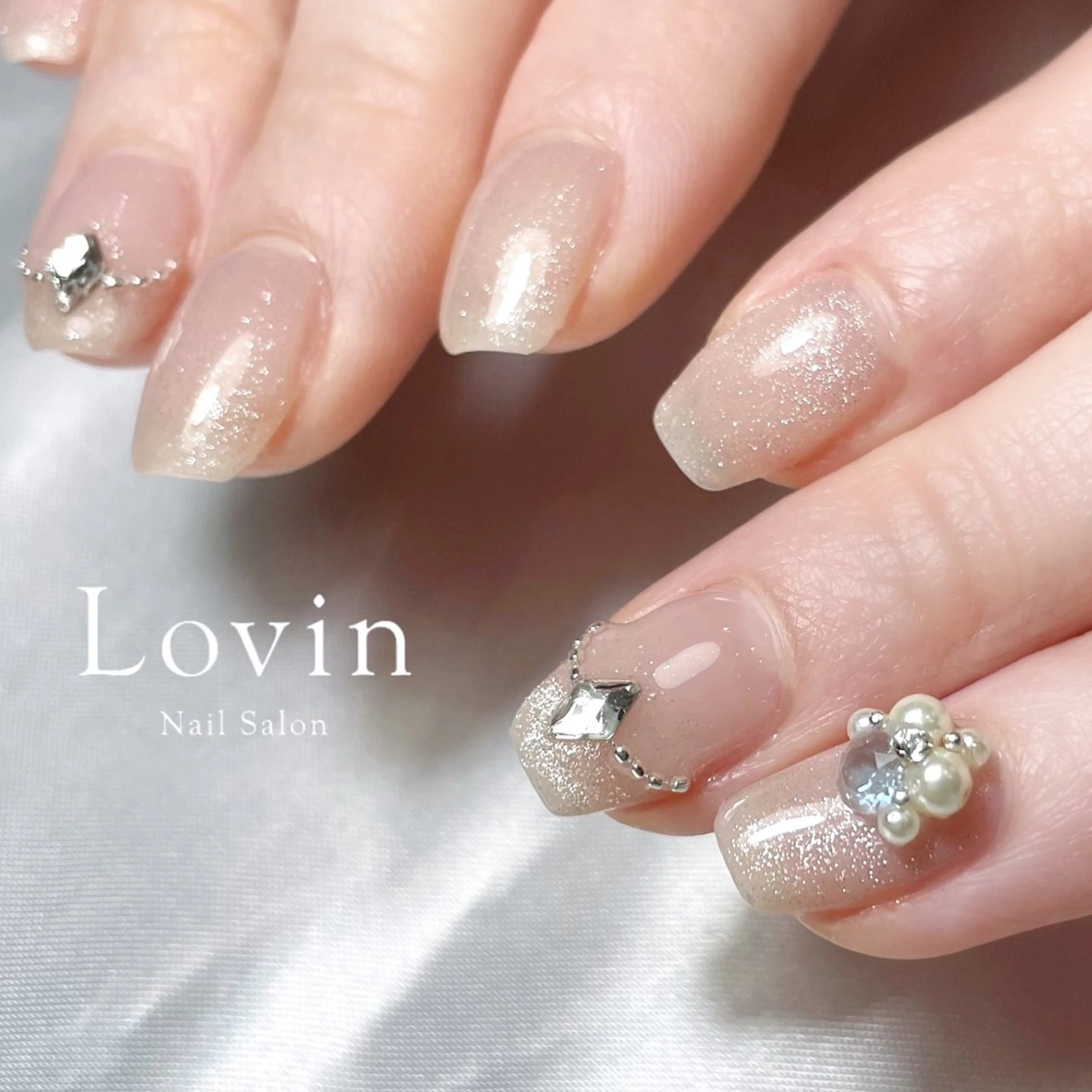 ネイル ジェルネイル キラキラネイル オフィスネイル パラジェル パラジェルプレミアムサロン nail care &spa Lovin［ラヴィン］所属・Azegami Minaのネイルデザイン