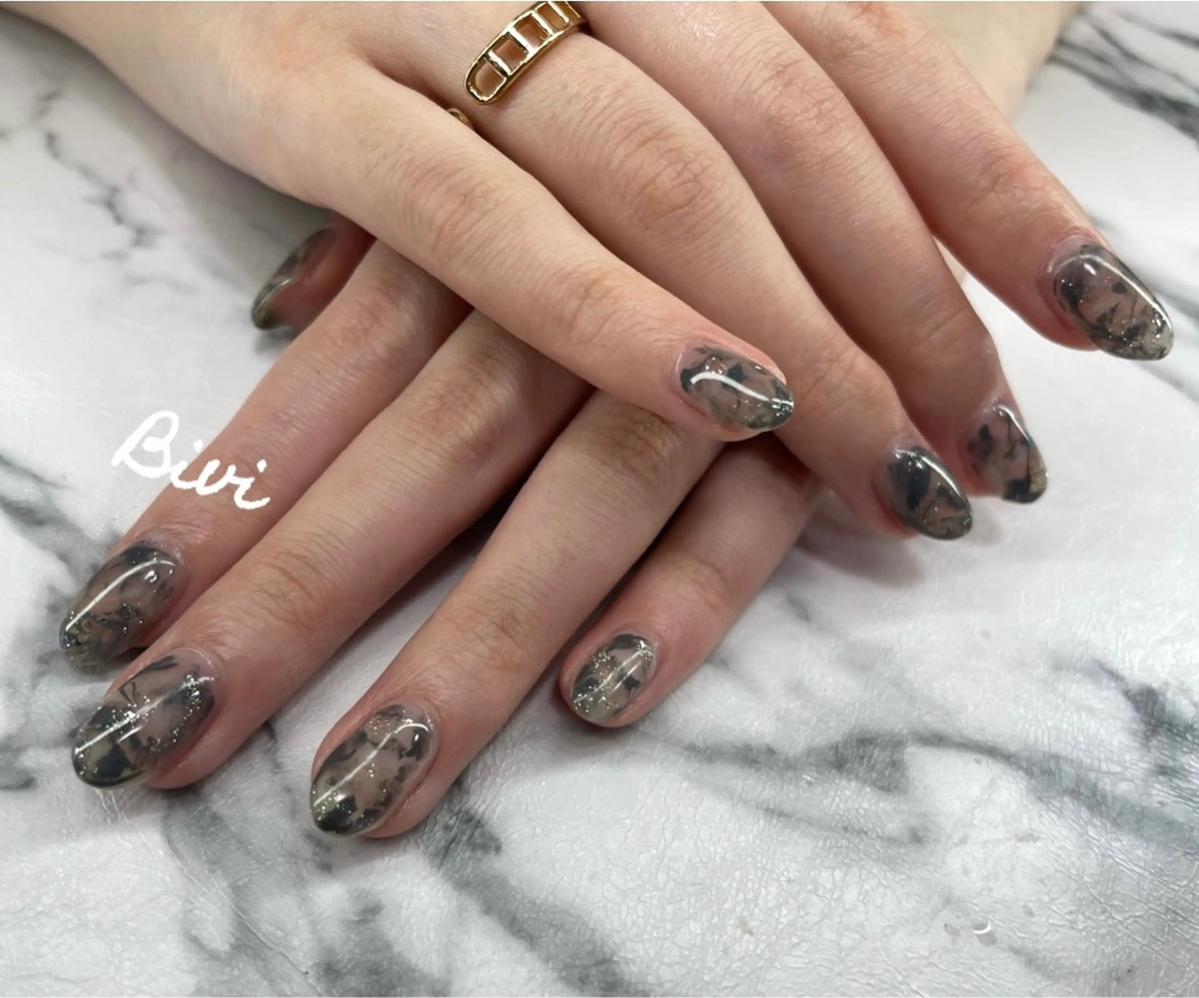ネイル アートネイル フラッシュネイル ラメ(グリッター) ニュアンスネイル シルバー ハンドネイル ハンドケア ♡Bivi♡自爪に 優しいネイルサロンのネイルデザイン