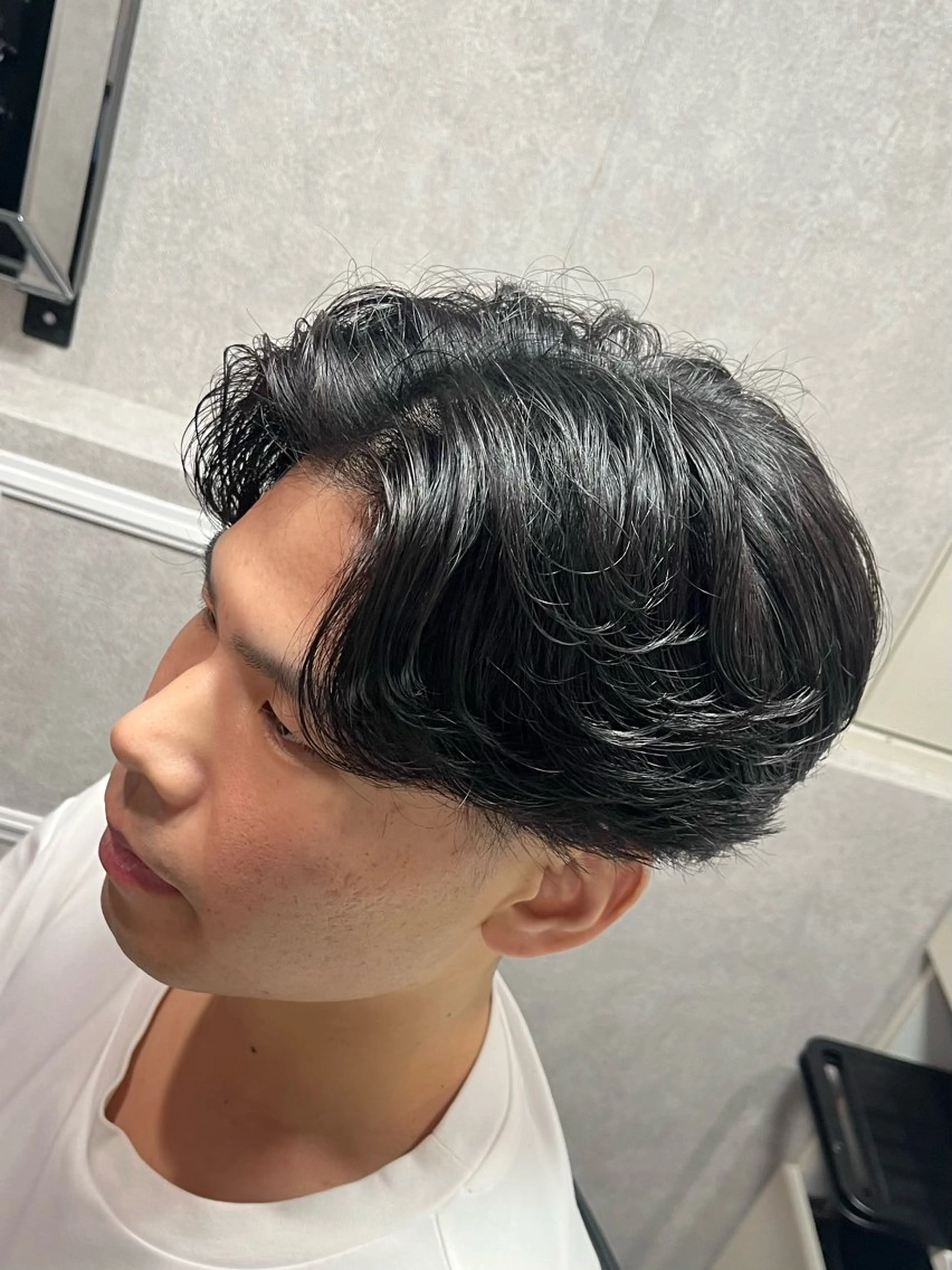 ミディアム パーマ CuMARi所属・低価格に理由なんて ありませんのヘアスタイル