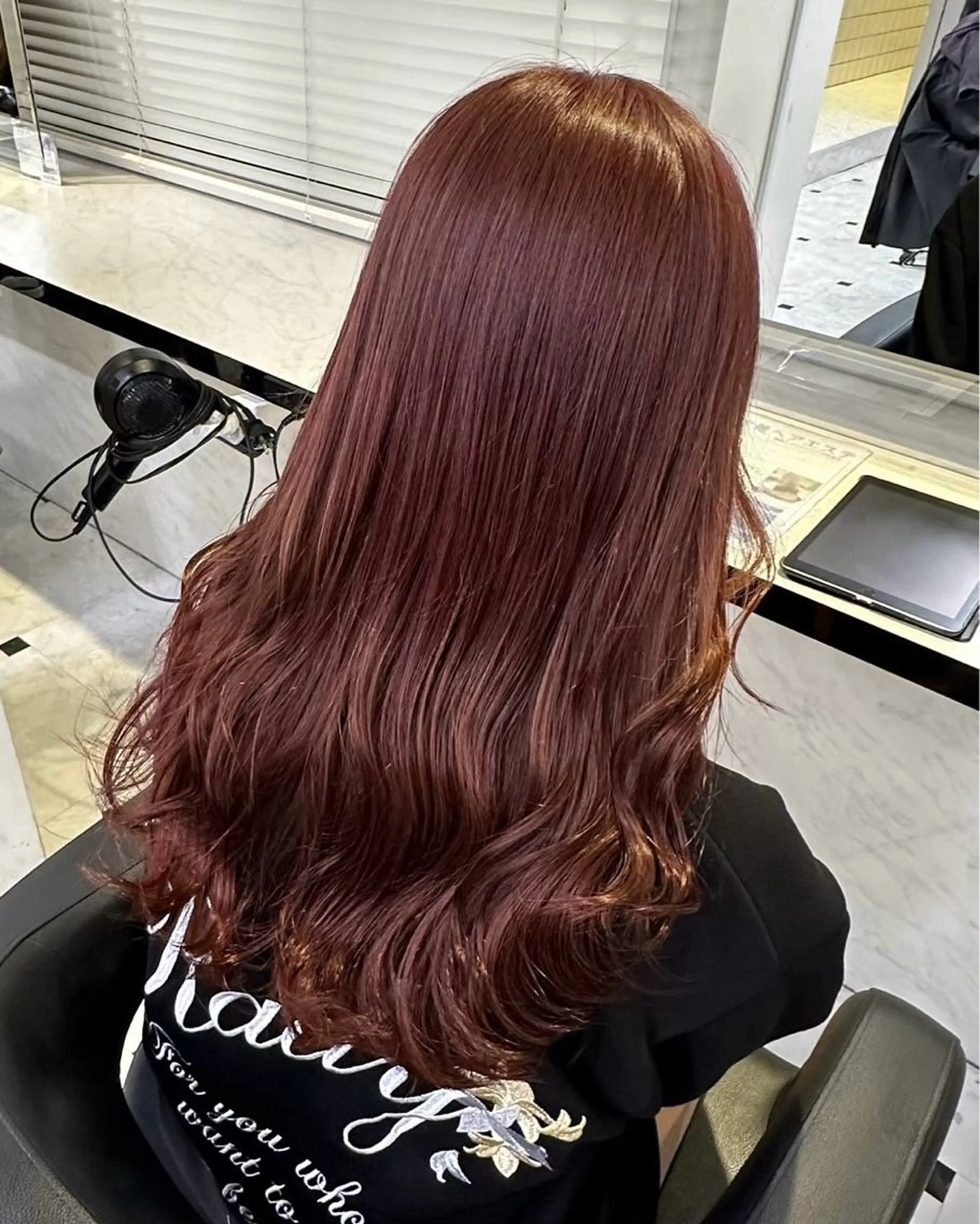 ロング カラー ヘアアレンジ ワインレッド🍒ラベ ンダーKiyokaのヘアスタイル