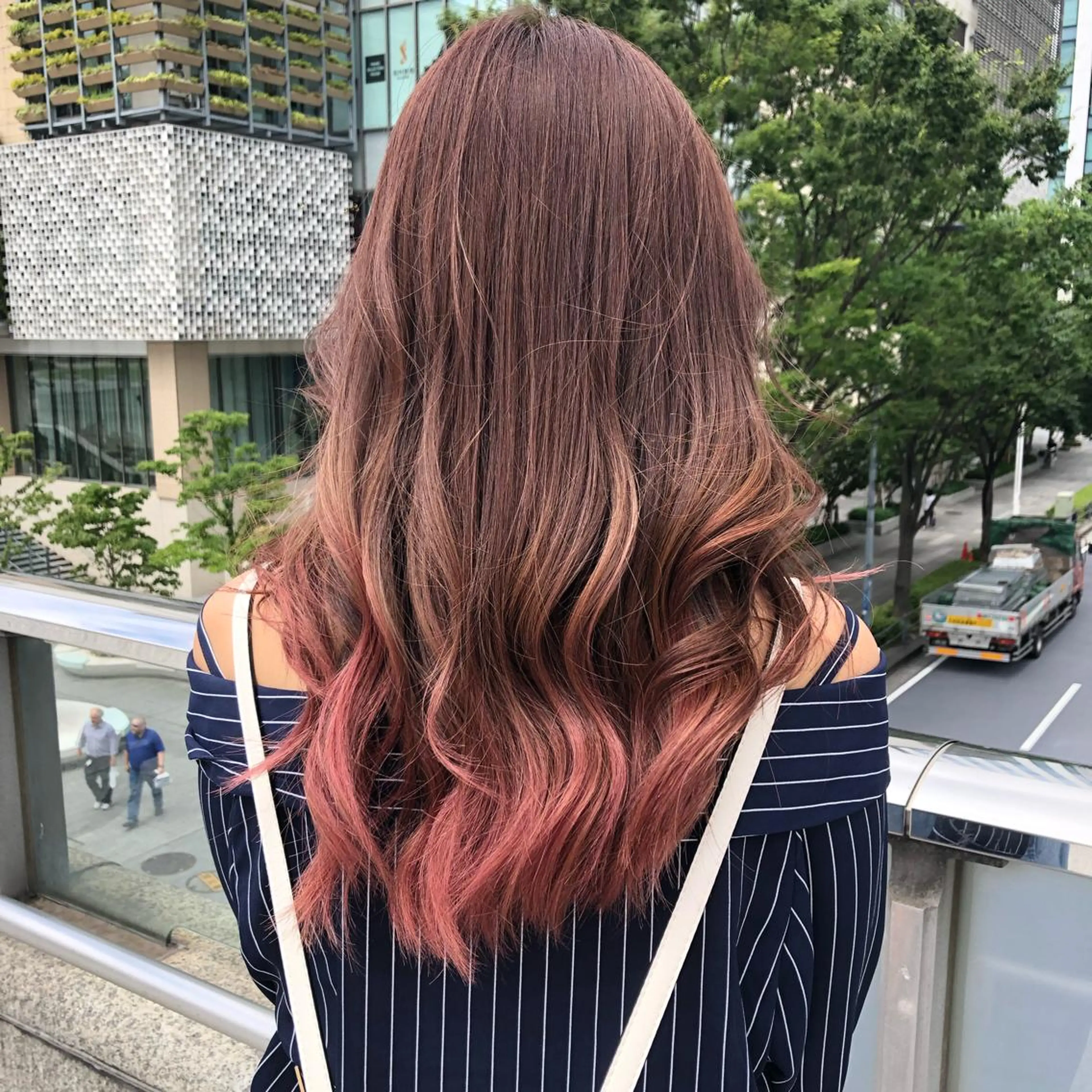 ロング カラー ブリーチ グラデーションカラー ピンクカラー 韓国ヘア🤍 NATSUNEのヘアスタイル