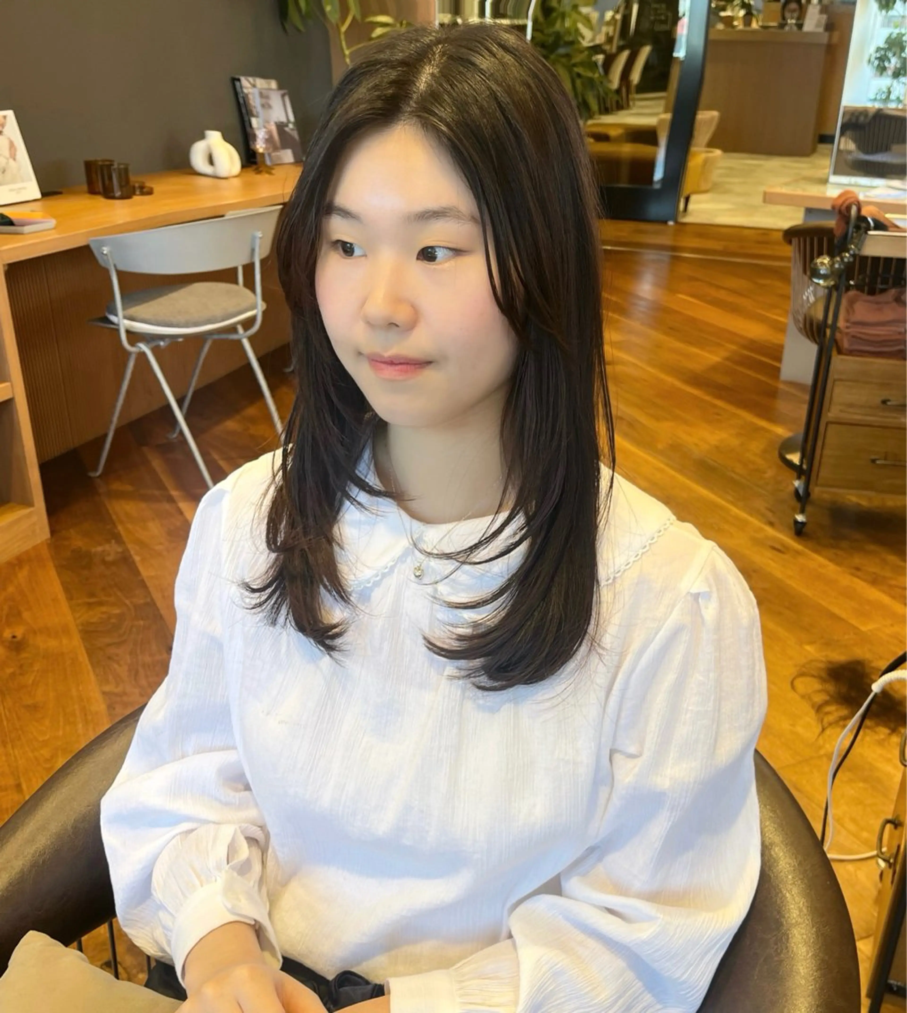 ロング カット 安田りっか /オリーブカラーのヘアスタイル
