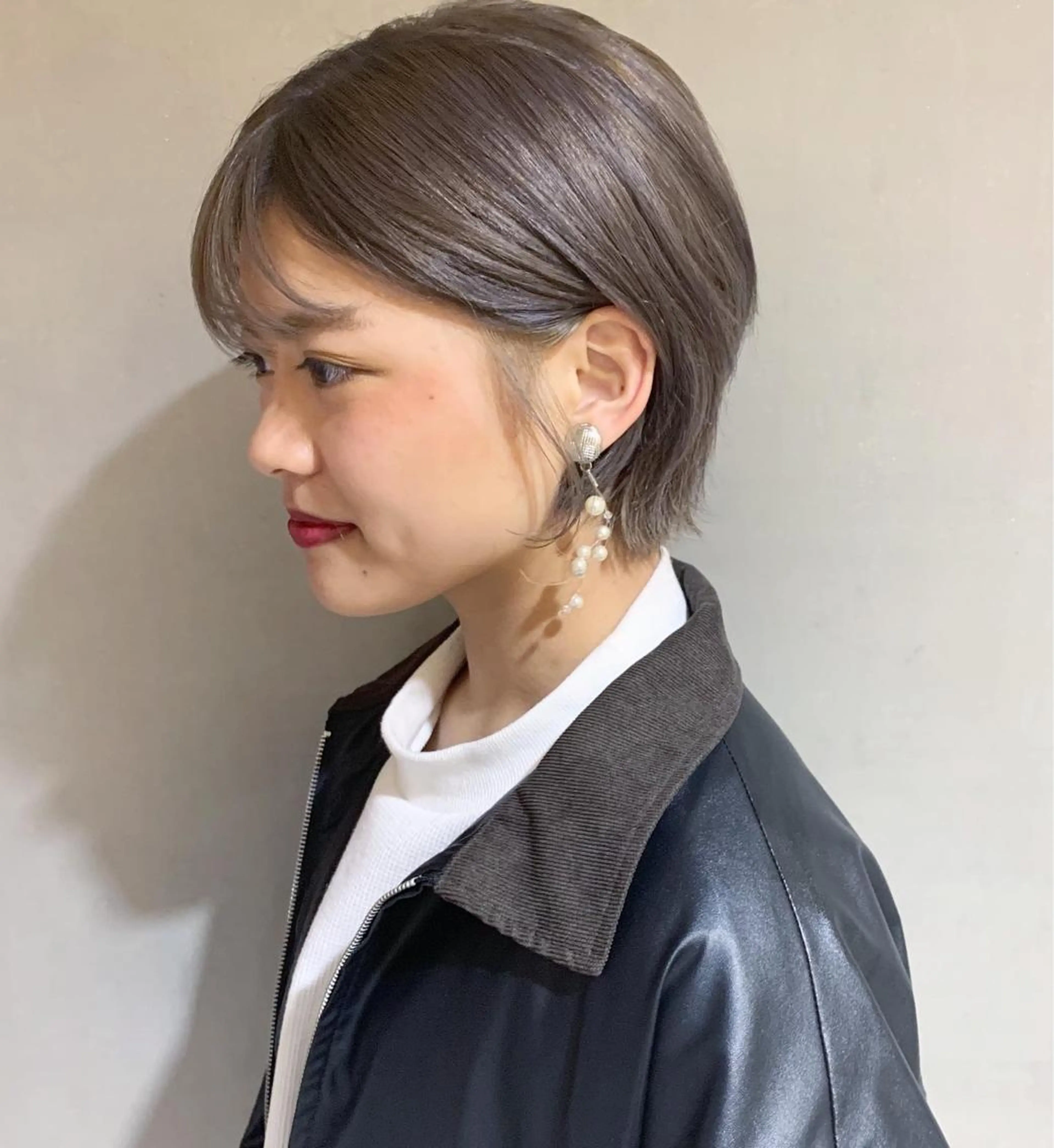 ショート カラー グレージュ ラベンダーカラー ラベンダーグレージュ ラベンダーグレー ウルフカット SALOWIN梅田茶屋町店所属・ウルフレイヤーカット /チヒロのヘアスタイル