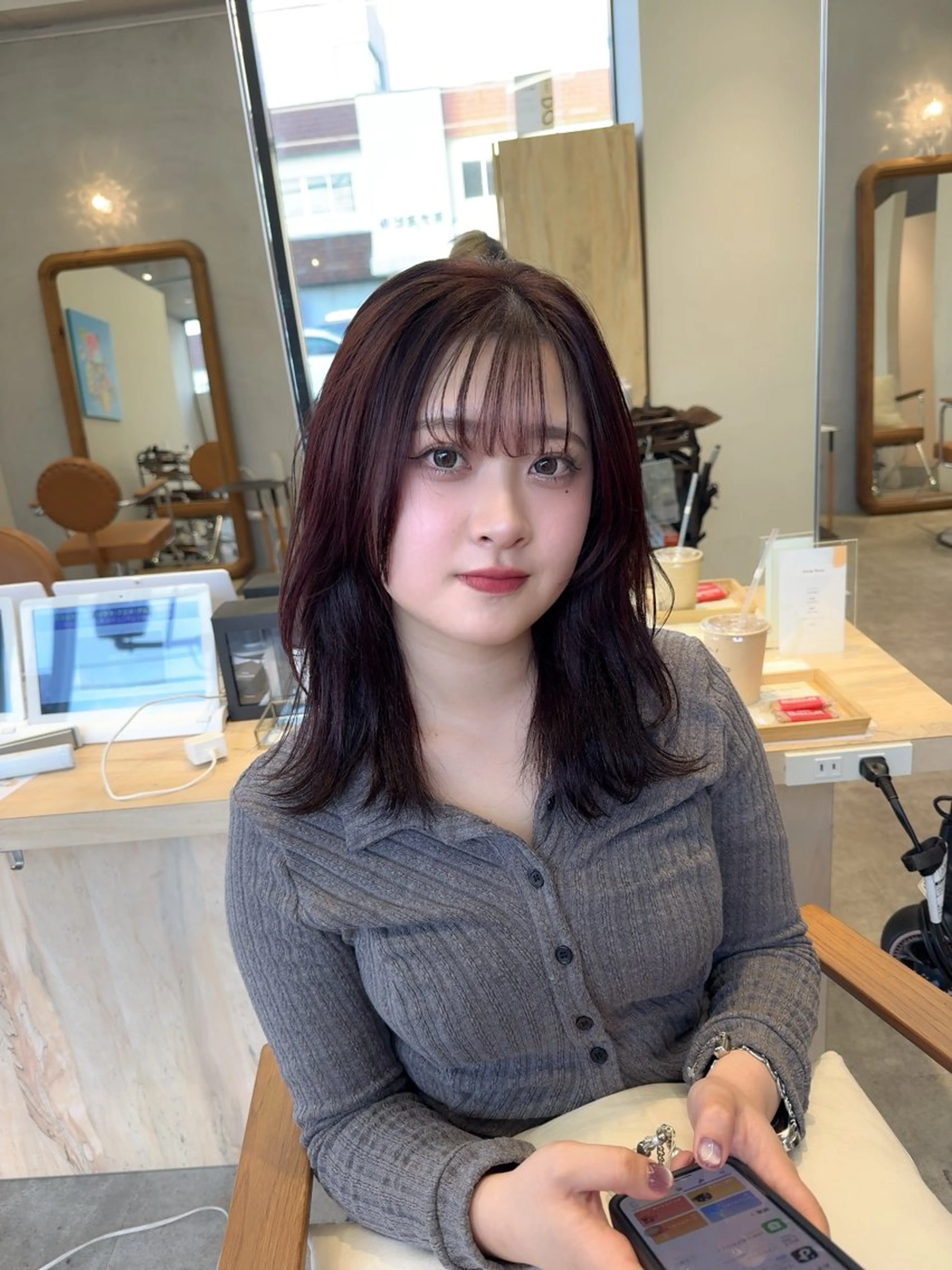 ミディアム カラー ブリーチ ダブルカラー レッドカラー レイヤーカット カット ヘアカラー オスズ 🎀´-のヘアスタイル