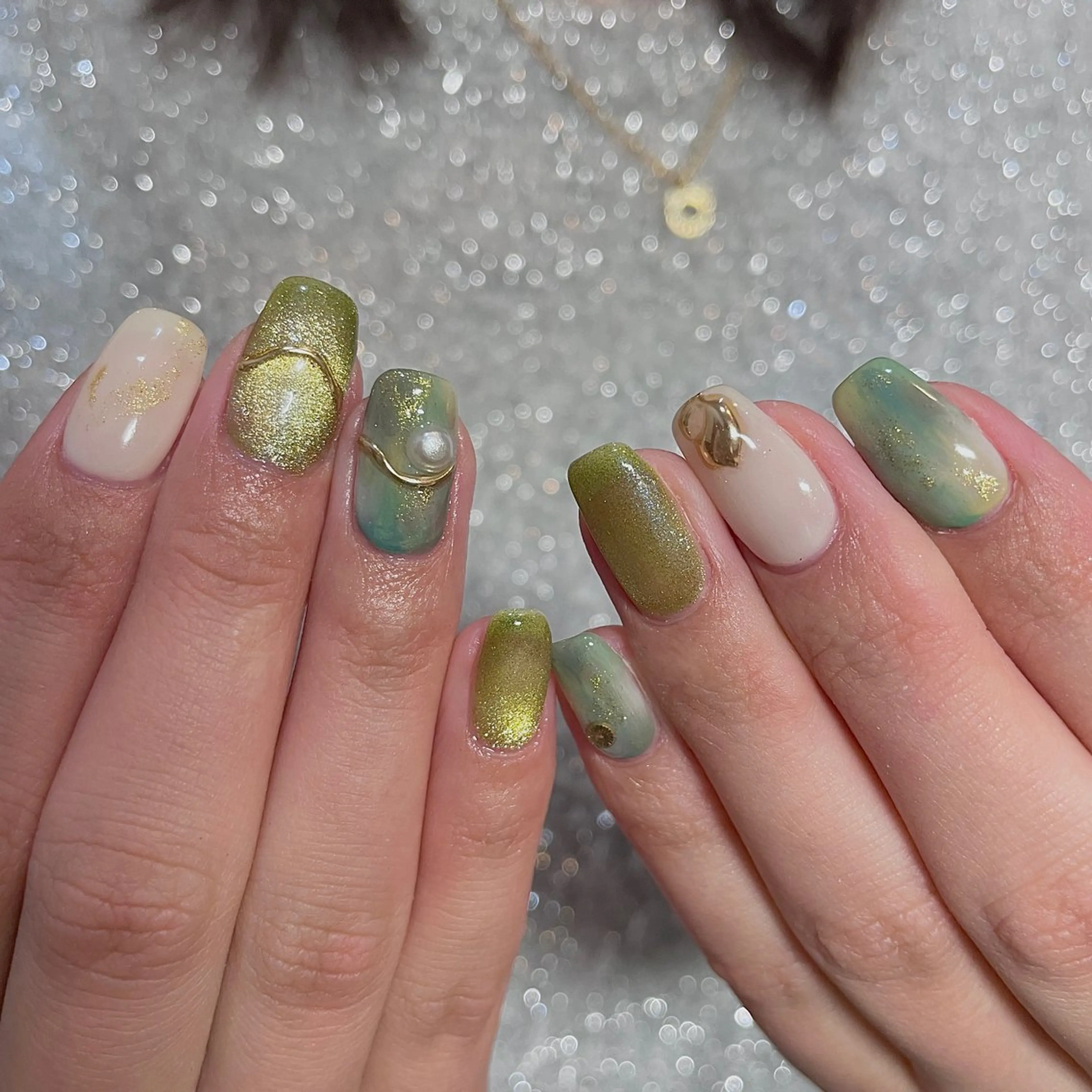 ネイル グリーン キラキラネイル マグネットネイル 大理石ネイル(マーブル) ミラーネイル ハンドネイル acs.n所属・ネイル，耳つぼ 風間すみれのその他イメージ