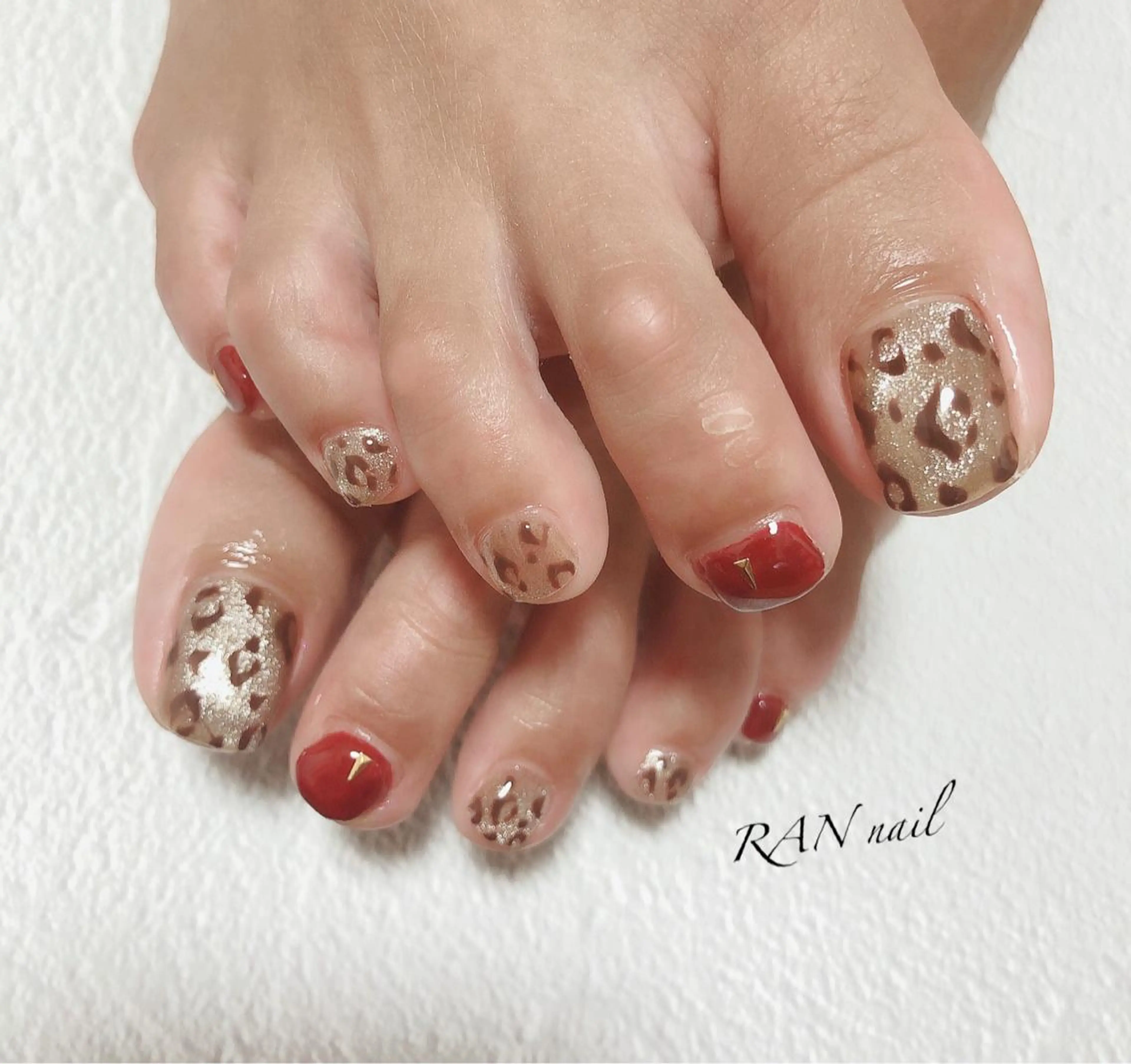 ネイル アニマル柄 フットネイル オフィスネイル 冬ネイル ハンドネイル フットネイル RAN nail 〜ランネイル〜所属・RAN nailのネイルデザイン