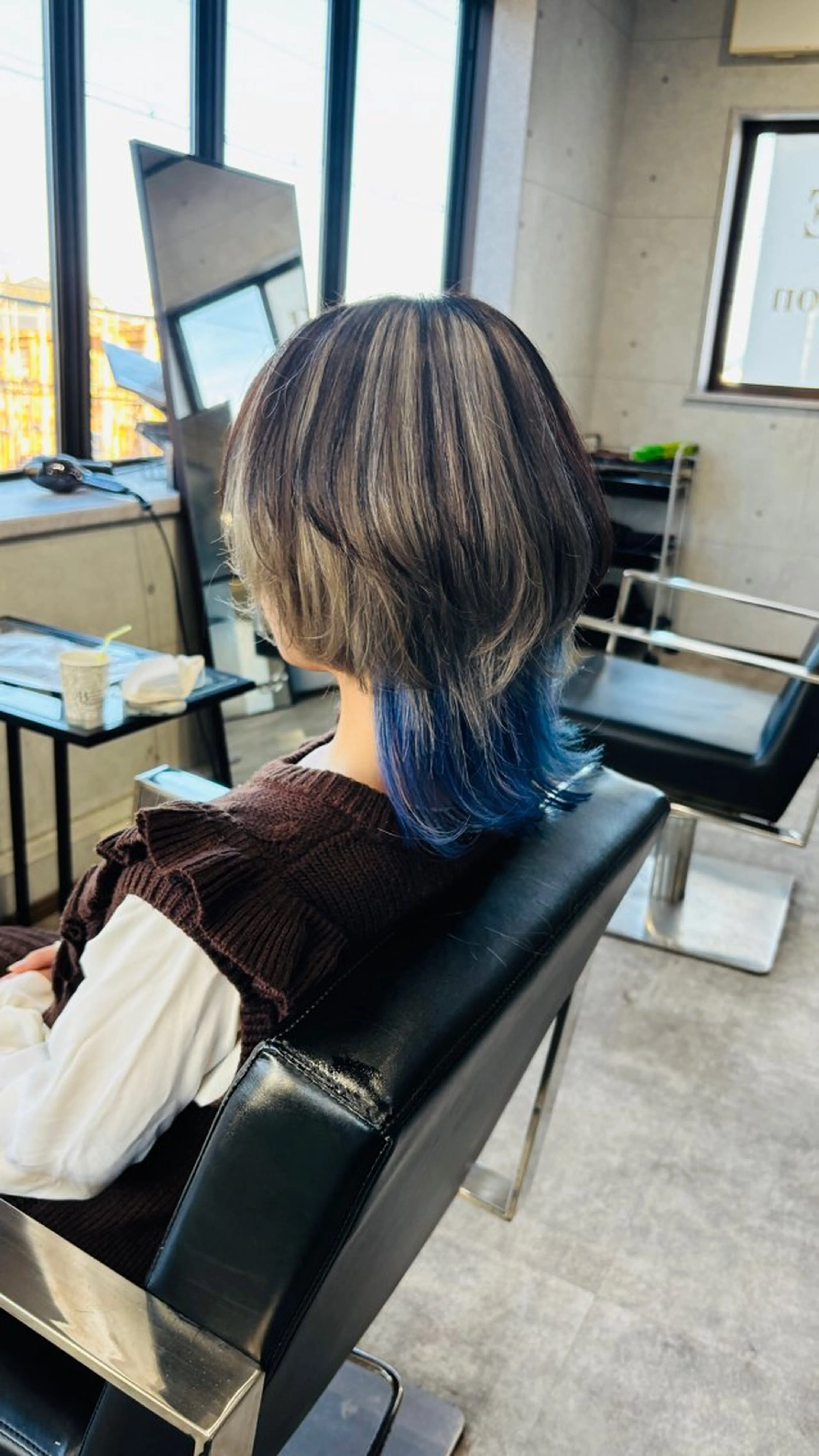 ミディアム ミディアムレイヤー ハイライト レイヤーカット ウルフカット REVE所属・馬場  麻応のヘアスタイル