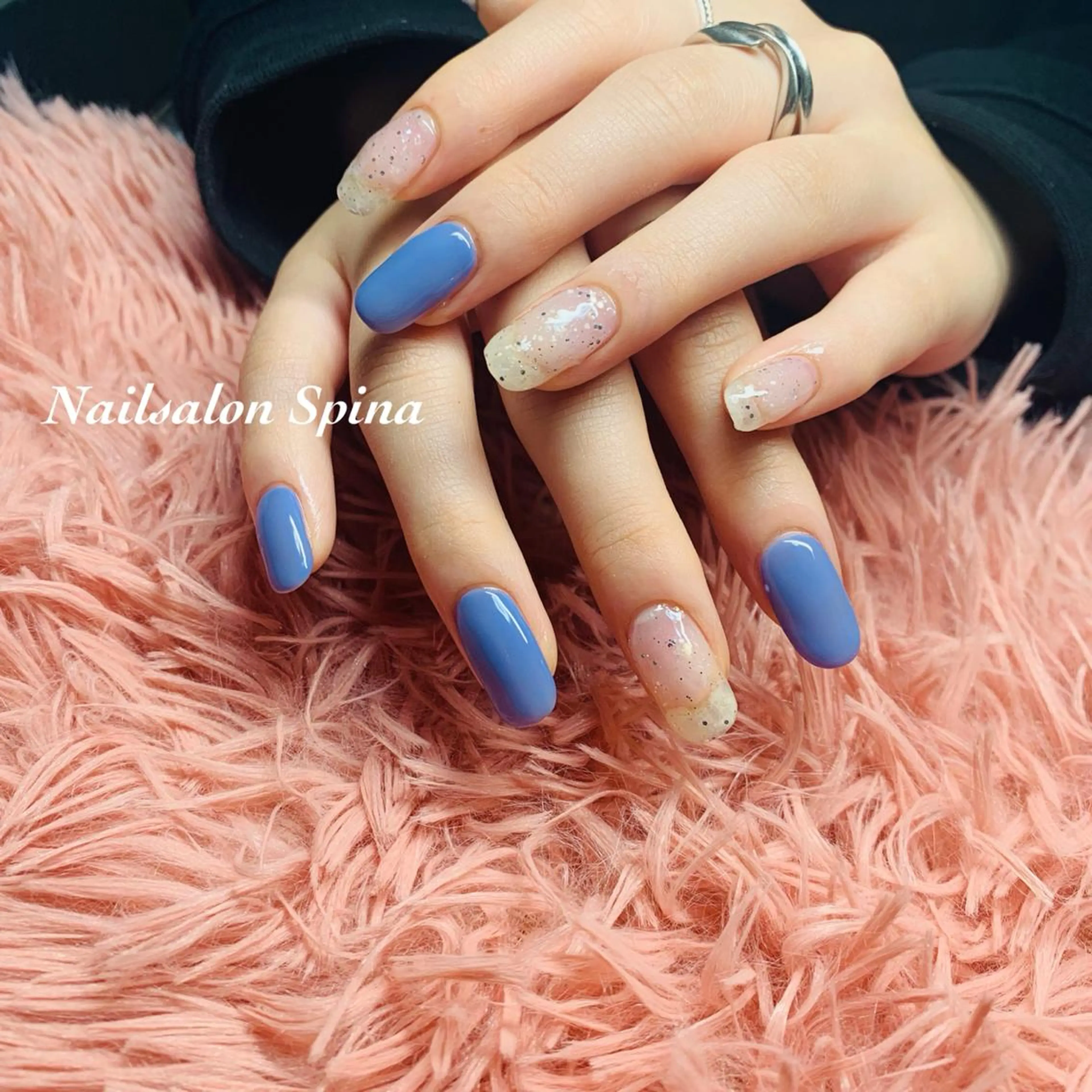 ネイル アートネイル ブルー ジェルネイル ラメ(グリッター) 冬ネイル Nailsalon Spina 琴美のネイルデザイン