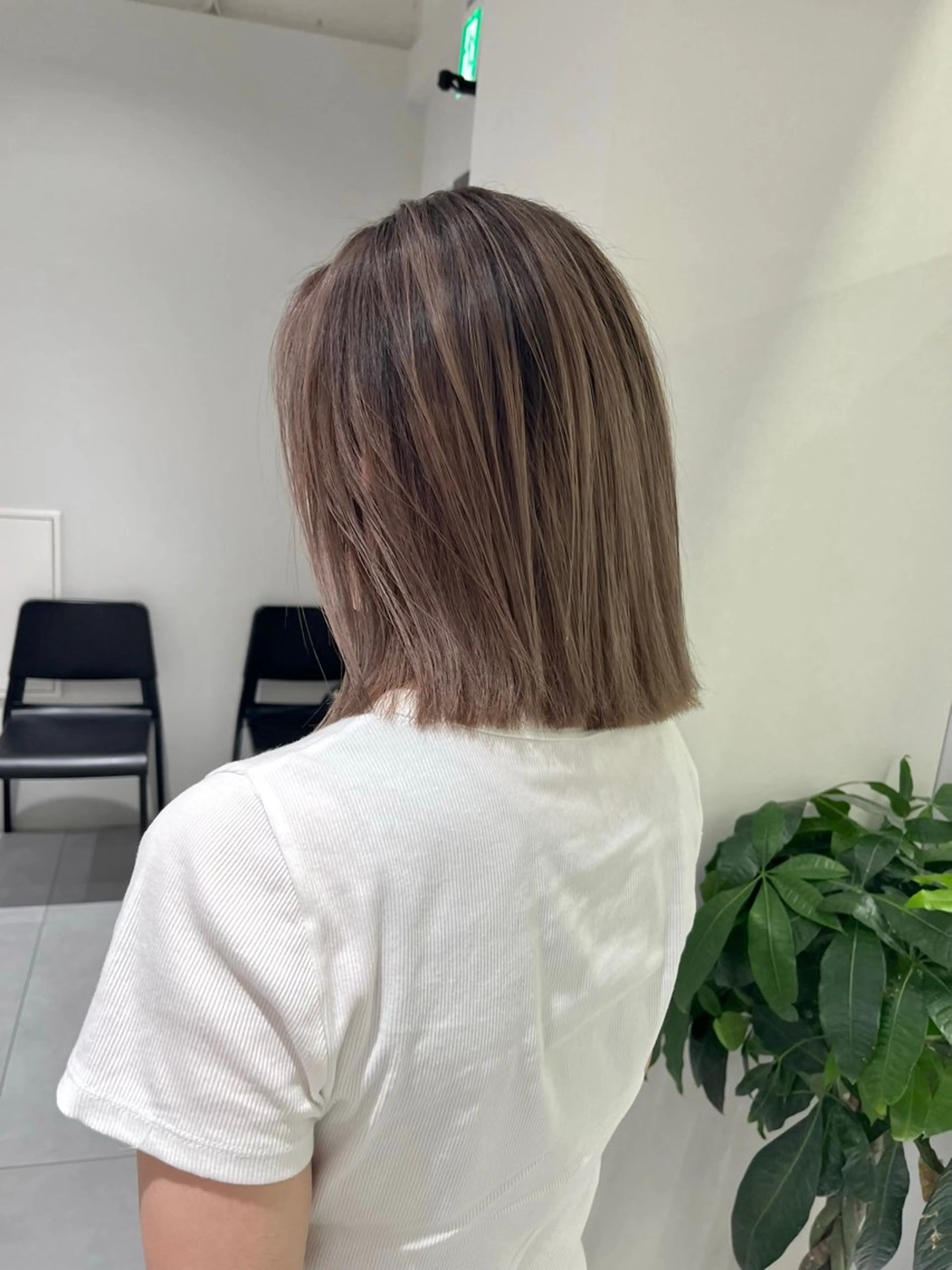 ミディアム カラー ヘアカラー バレイヤージュ ハイライトのヘアスタイル