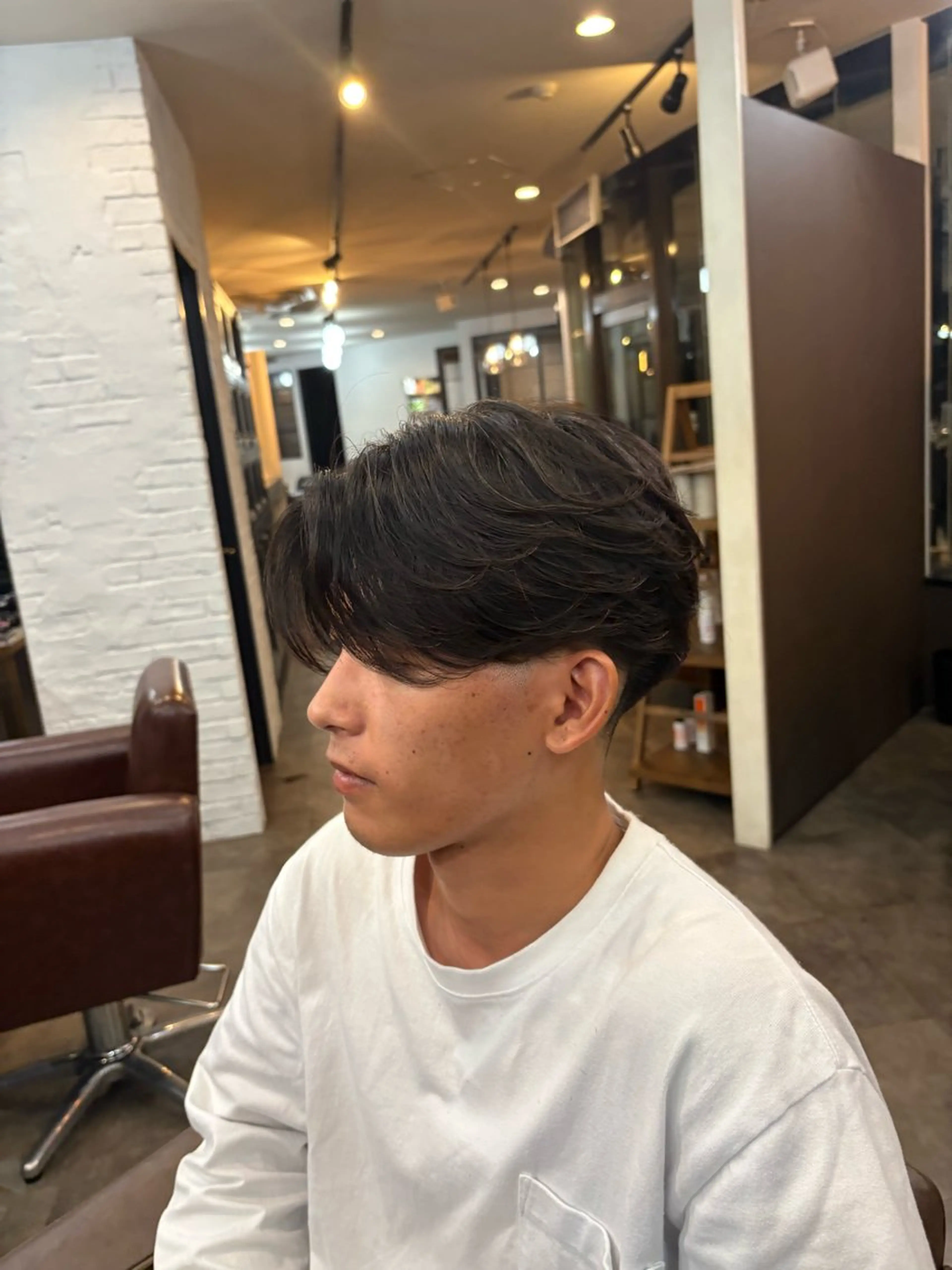パーマ メンズ メンズパーマ 刈り上げ 髪質改善 縮毛矯正 ニュアンスパーマ パーマ RONND   Weg所属・海瑠万／メンズパーマ ／ハイトーンのヘアスタイル