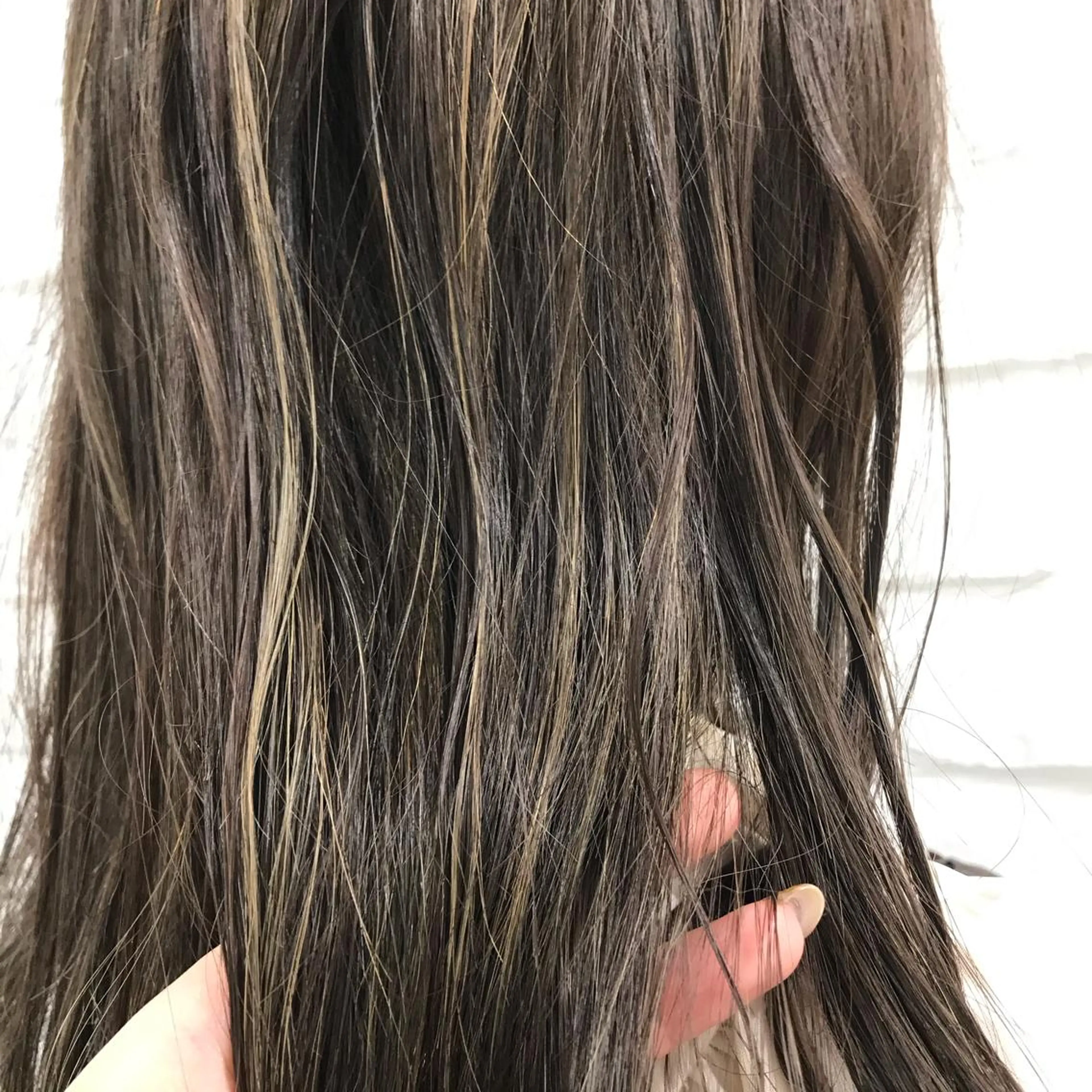 セミロング カラー ベージュカラー ハイライトカラー オリーブベージュ ハイライト カット ヘアカラー トリートメント 暖色カラー🌹 中山由梨のヘアスタイル