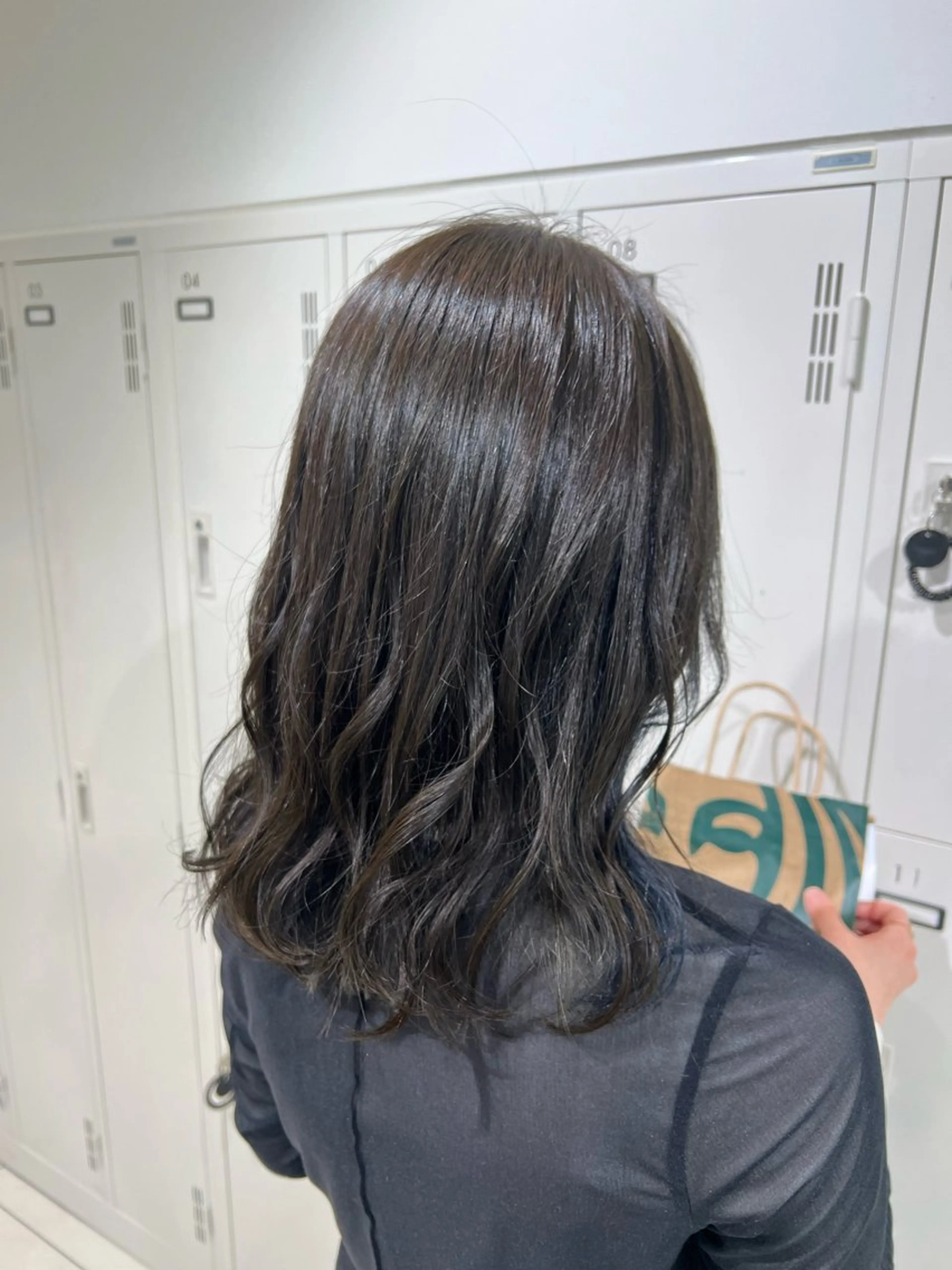 セミロング カラー 透明感カラー グレージュ オリーブグレージュ オリーブグレー ヘアカラー トリートメント 暖色カラー🌹 中山由梨のヘアスタイル