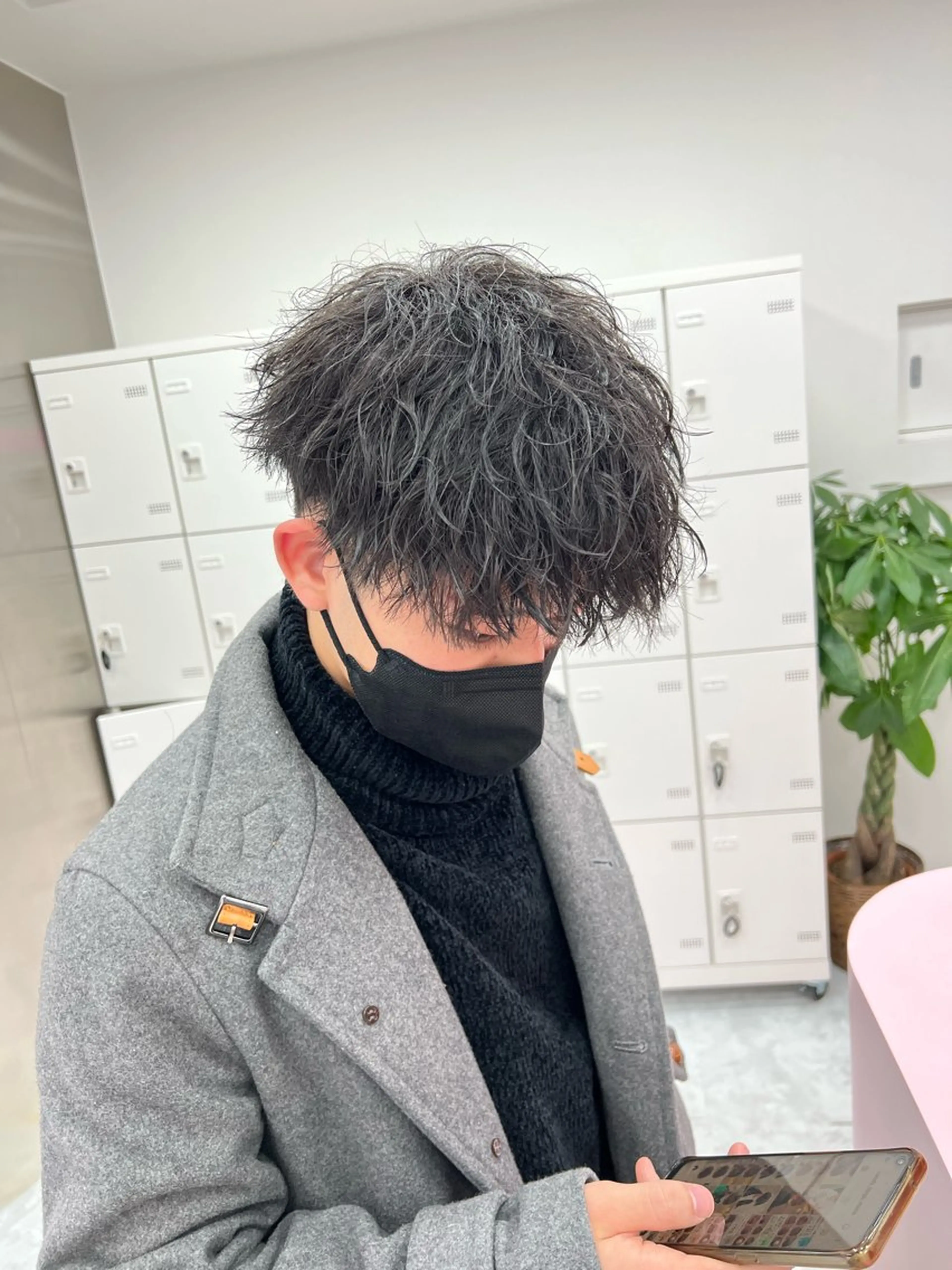 ミディアム パーマ メンズ ミディアムパーマ センターパート メンズ韓国風 韓国マッシュ マッシュウルフ カット パーマ トリートメント ヘッドスパ ヘアセット ✨メンズウルフ特化 美容師タイガ✨のヘアスタイル