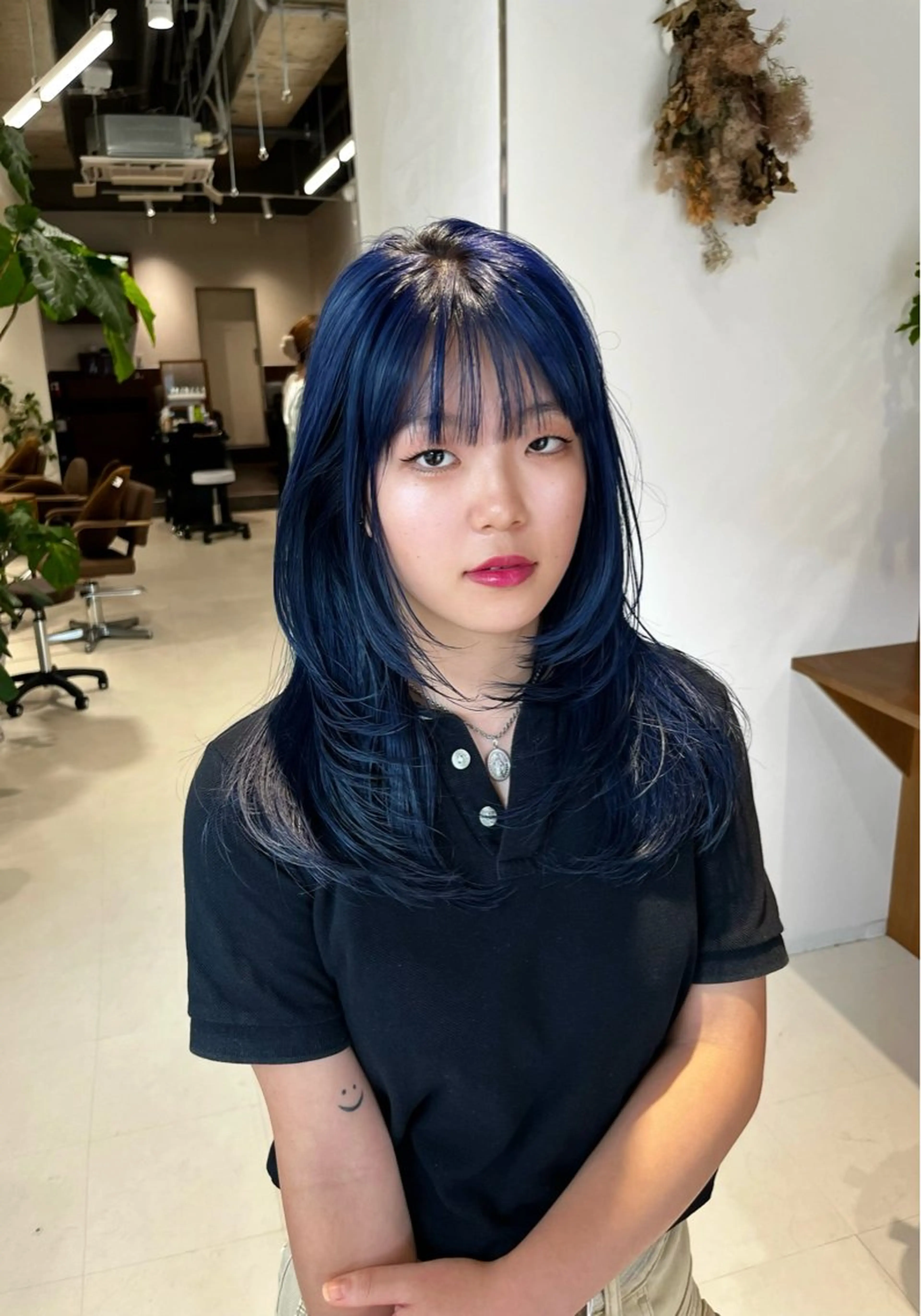 ミディアム カラー ブルーカラー 顔まわりレイヤー レイヤーカット カット ヘアカラー トリートメント フェイスレイヤー/ カラー/konoのヘアスタイル