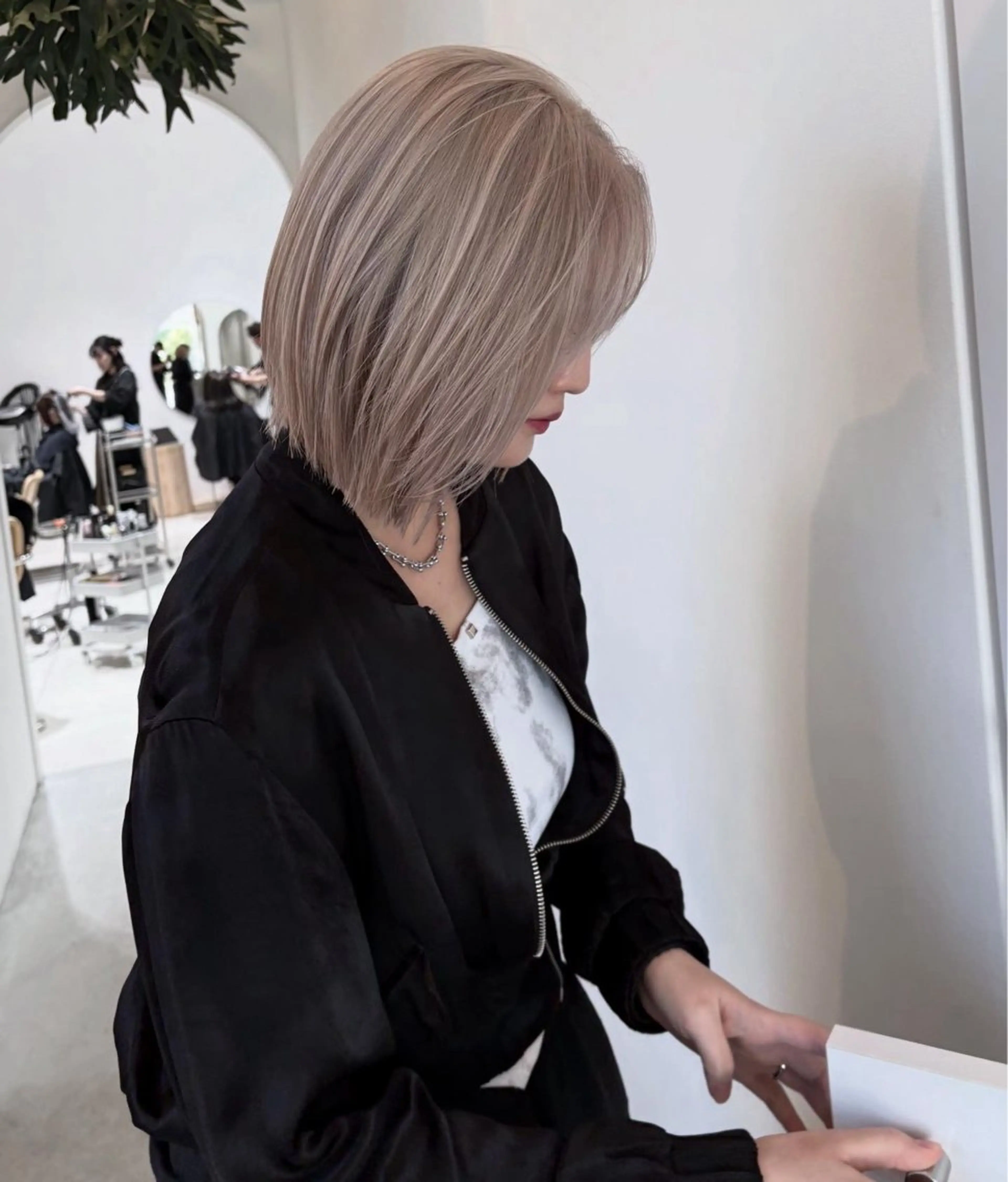 カラー ブリーチ ブロンド ホワイトブロンド ヘアカラー 鍬塚 聖哉のヘアスタイル