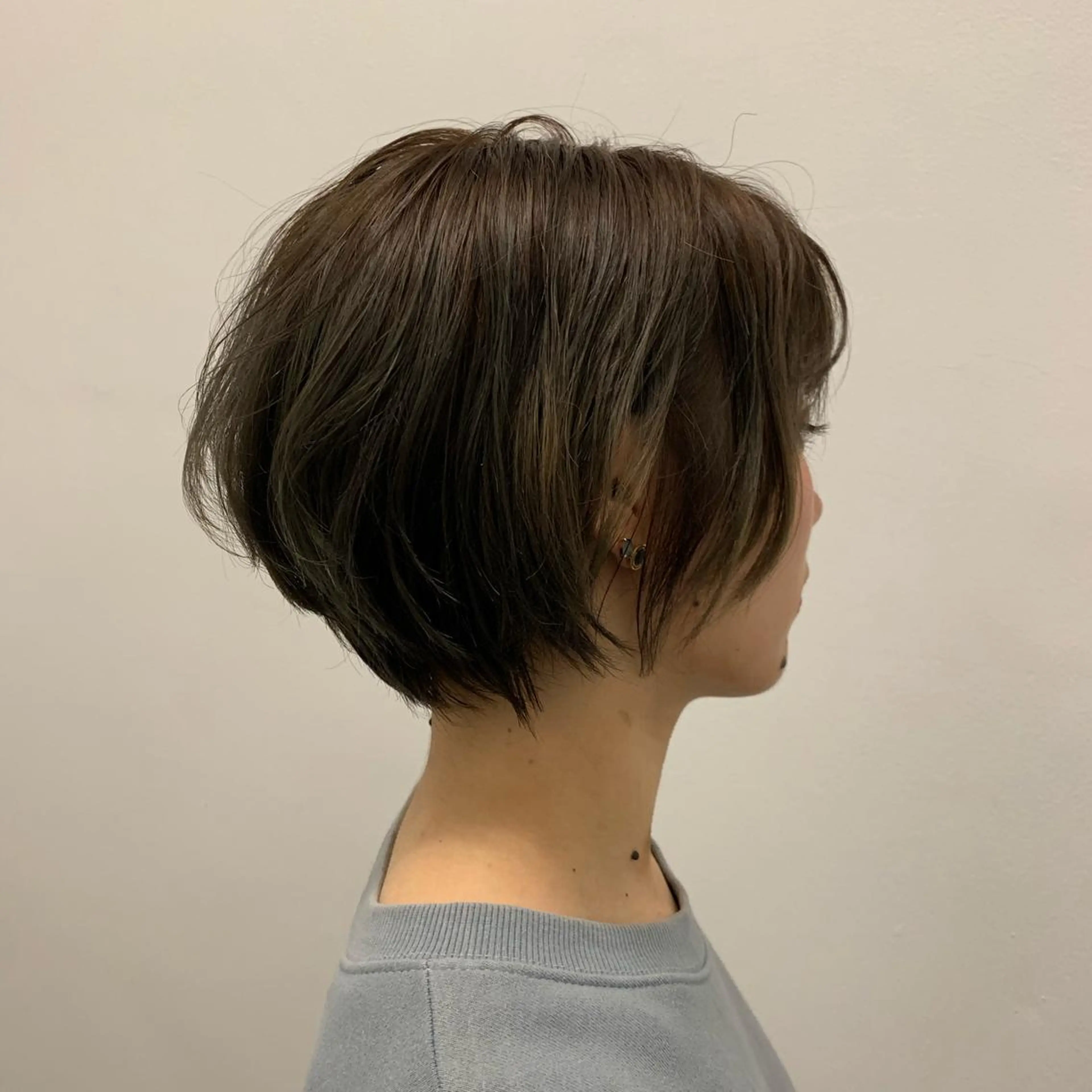 ショート カラー バイオレットカラー くびれヘア ショートヘア stylist/ボブ ことの/韓国レイヤーのヘアスタイル