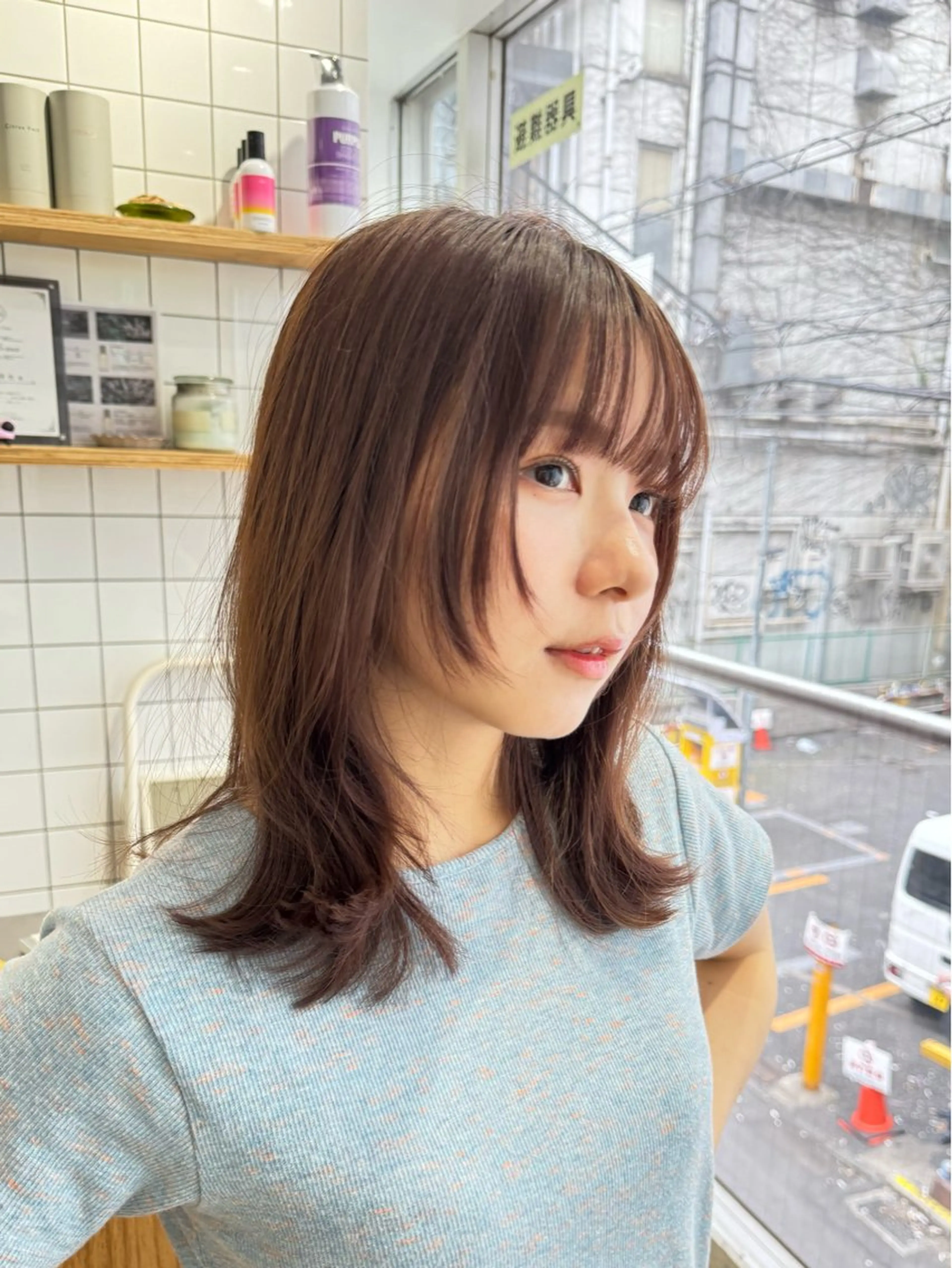 セミロング カラー ブラウンカラー 透明感カラー 顔まわりレイヤー レイヤーカット 小顔カット SALOWIN新宿三丁目【サロウィン】所属・ハッシュレイヤー💐 透明感カラー💐青木のヘアスタイル