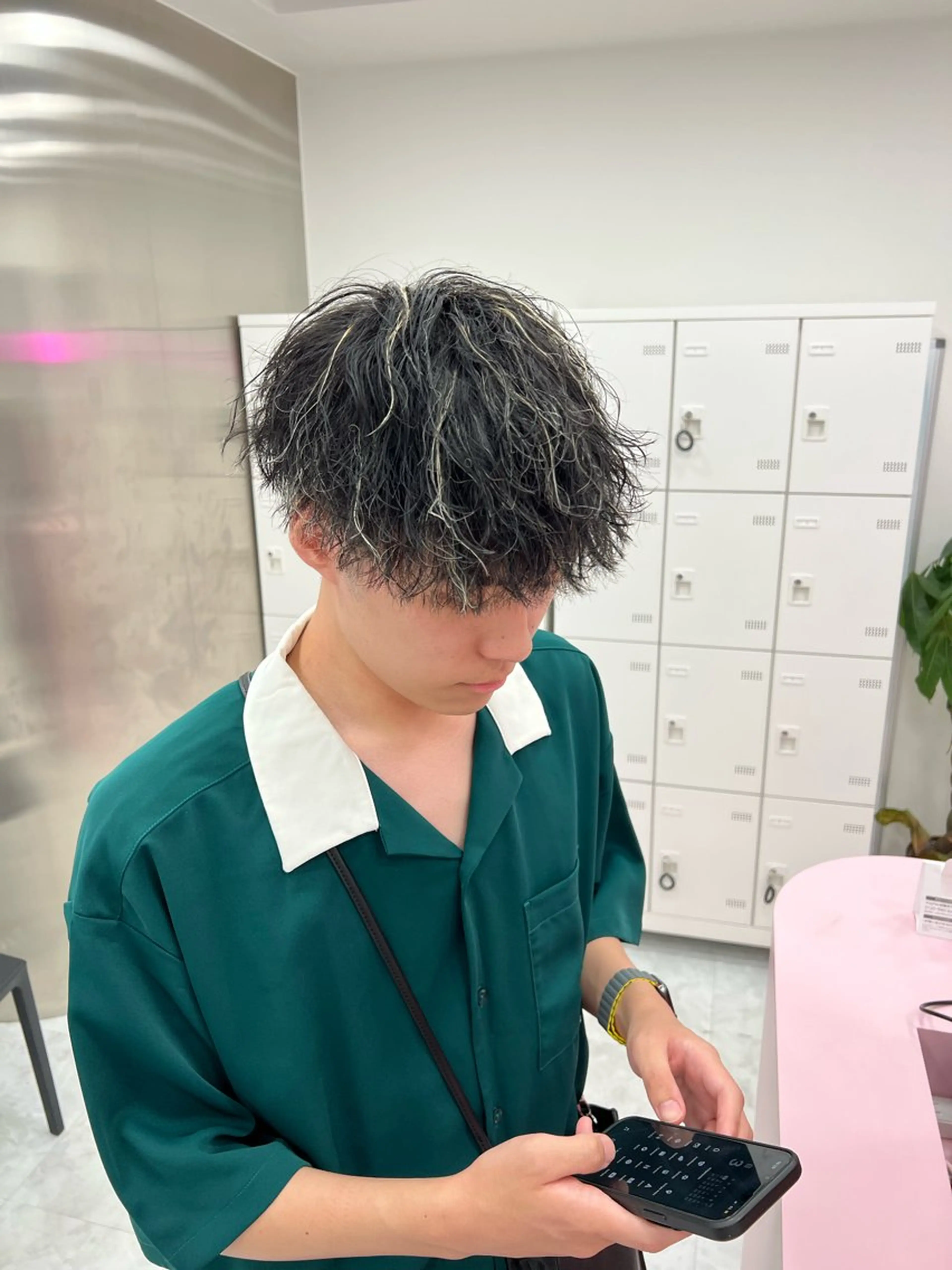 ミディアム カラー パーマ メンズ ミディアムパーマ センターパート メンズ韓国風 韓国マッシュ マッシュウルフ トレンド/レイヤー うる艶🪞CANDYのヘアスタイル